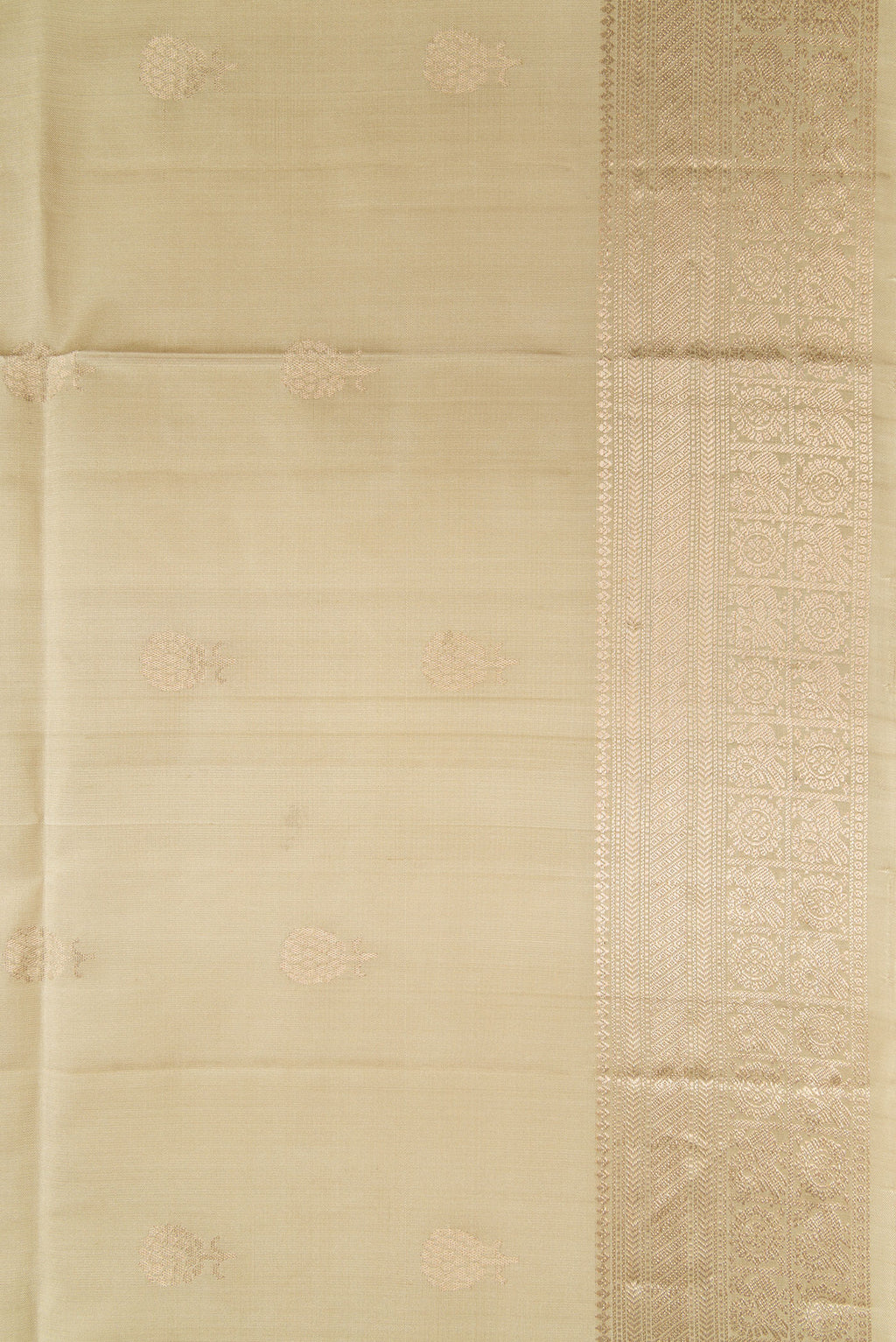 Border image of Mehandi Green Dual Tone Soft Silk Saree with Zari Butta on the body and Zari Border. 