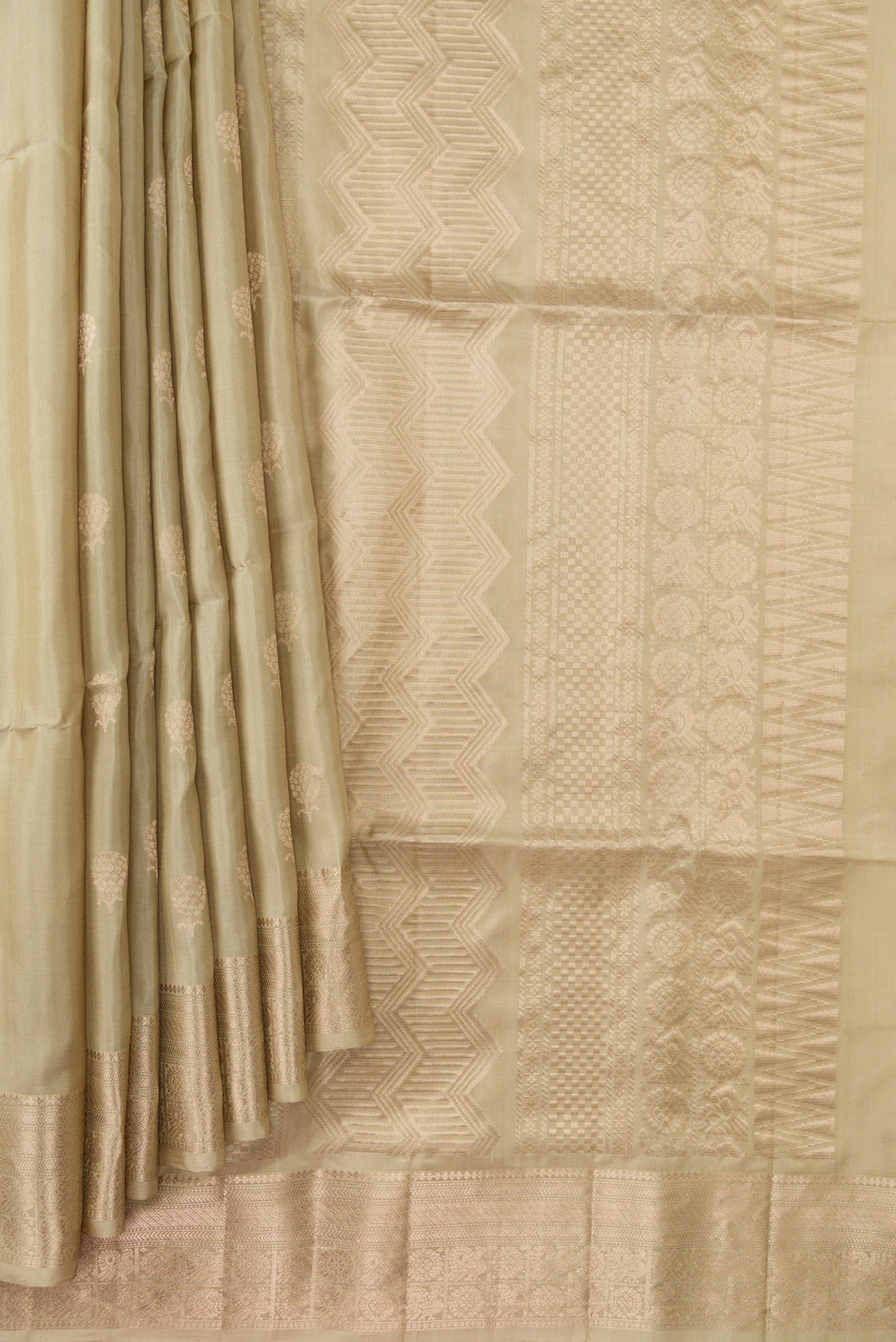 Pleats and pallu of Mehandi Green Dual Tone Soft Silk Saree with Zari Butta on the body and Zari Border. 