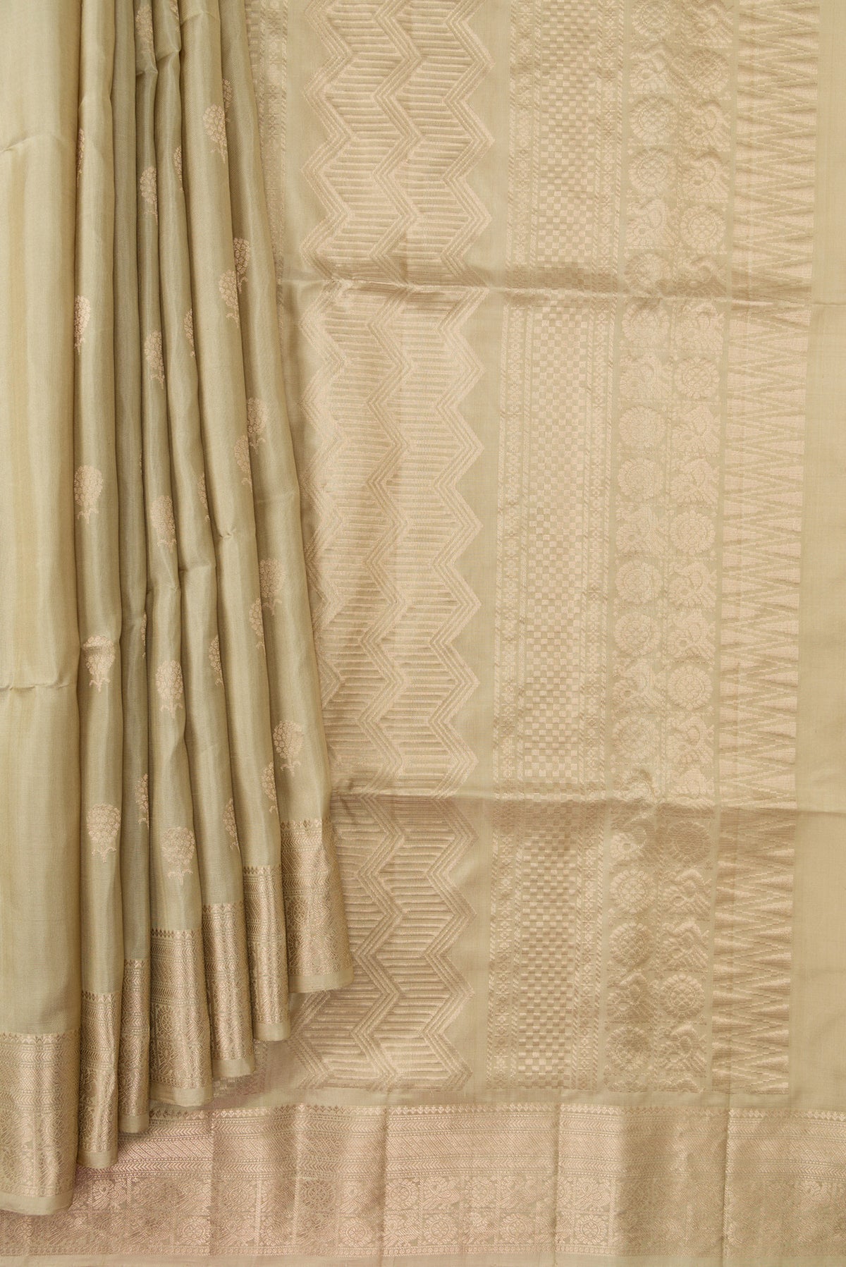 Pleats and pallu of Mehandi Green Dual Tone Soft Silk Saree with Zari Butta on the body and Zari Border. 