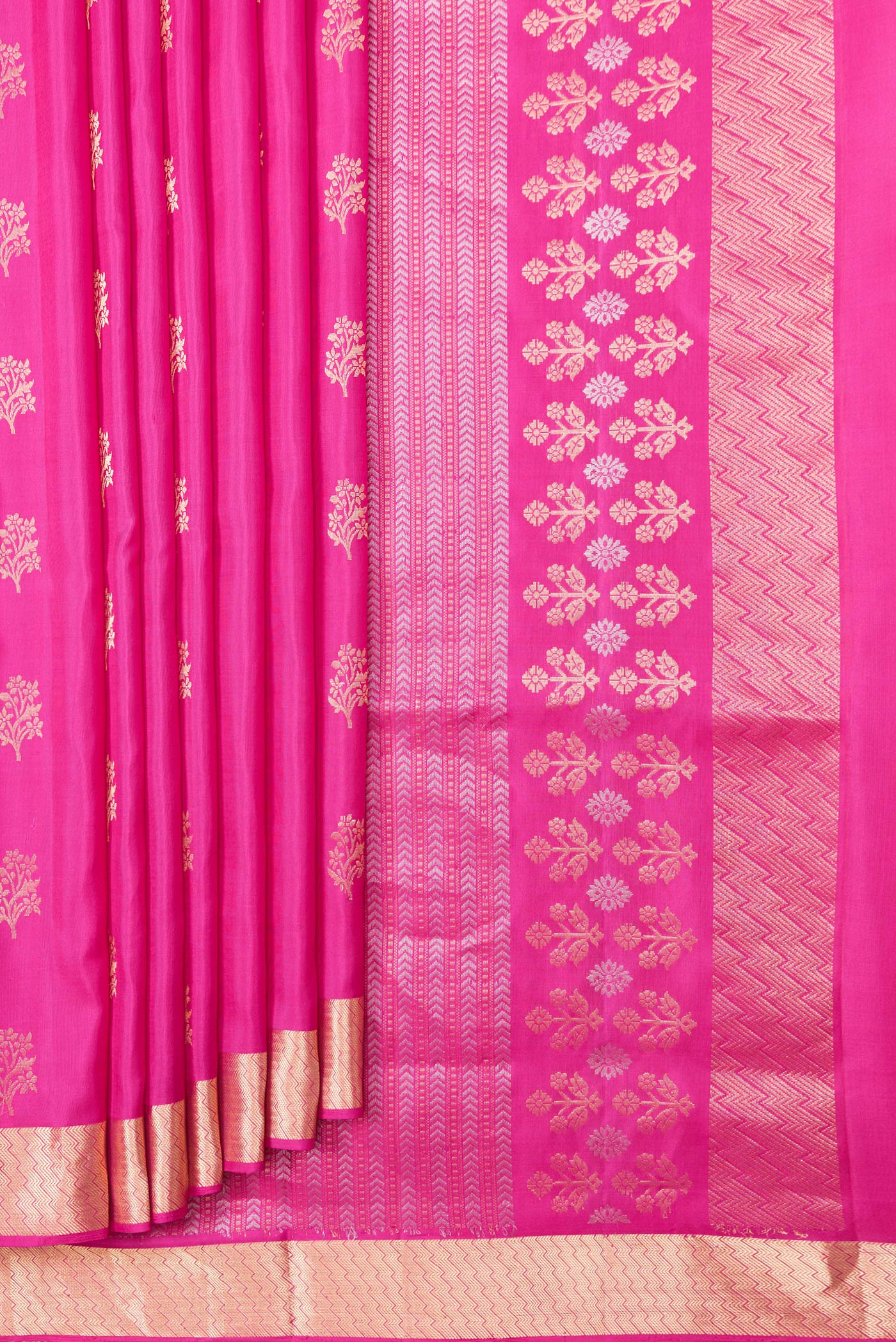 Pleats and pallu of Pink Dual Tone Soft Silk Saree with Zari Butta on the body and Zari Border. 