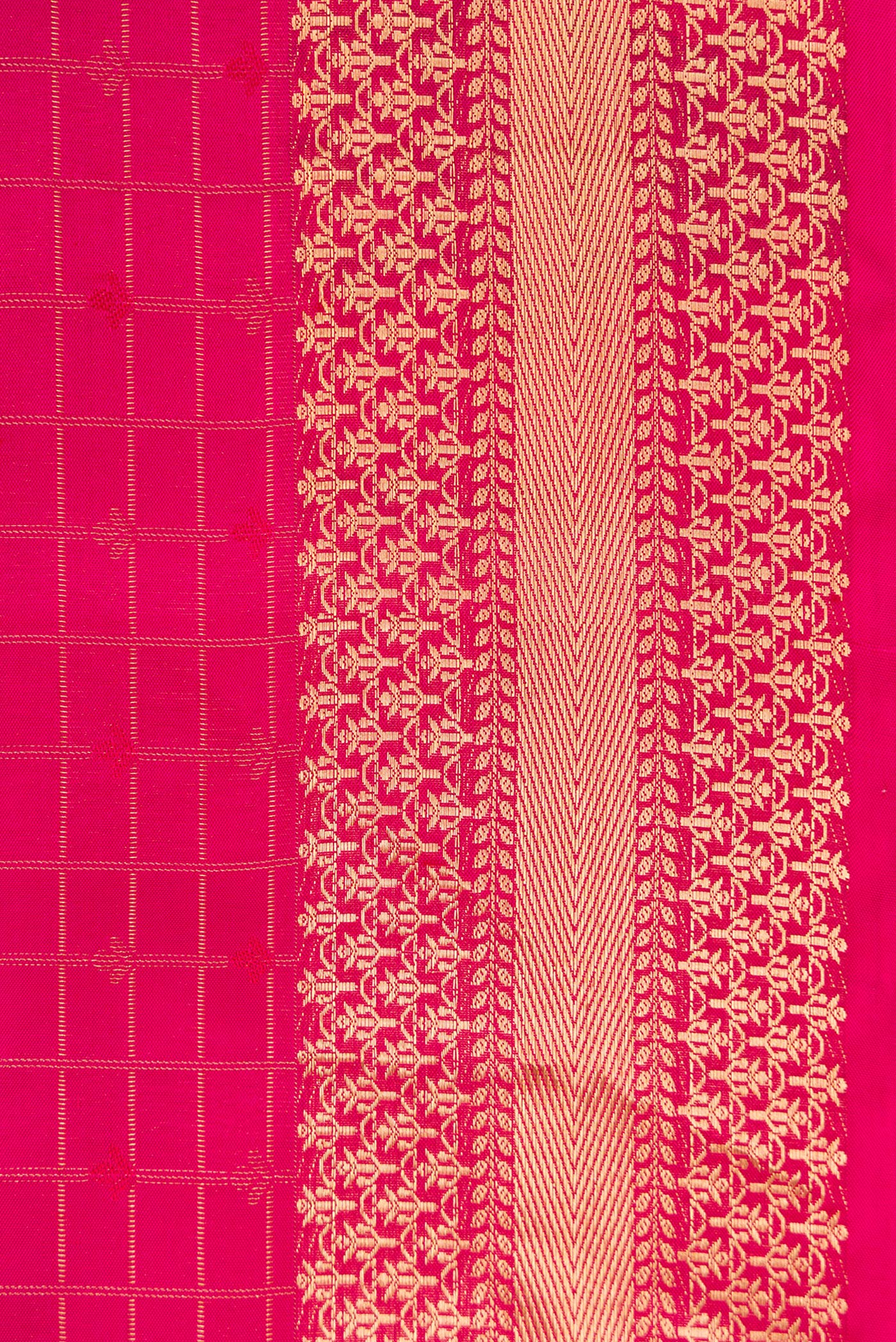 Border image of Dark Pink Dual Tone Soft Silk Saree with Checked design on the body and Zari Border. 