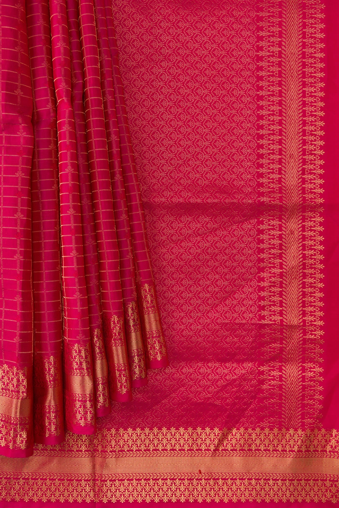 Pleats and pallu of Dark Pink Dual Tone Soft Silk Saree with Checked design on the body and Zari Border. 