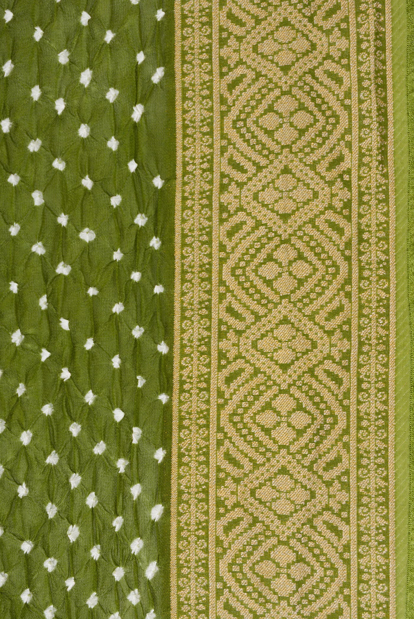 Border image of Mehandi Green Dual Tone Bandhani Silk Saree with Bandhani Print on the body and Zari Border. 