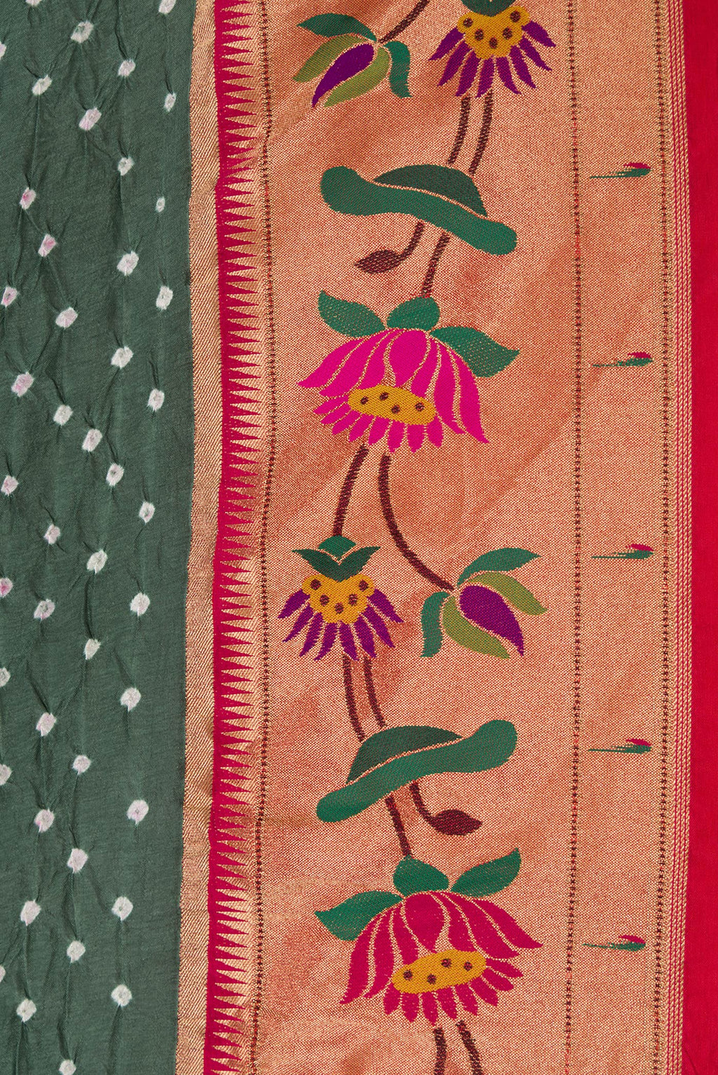 Border image of Mehandi Green Dual Tone Bandhani Silk Saree with Bandhani Print on the body and Paithani Border. 