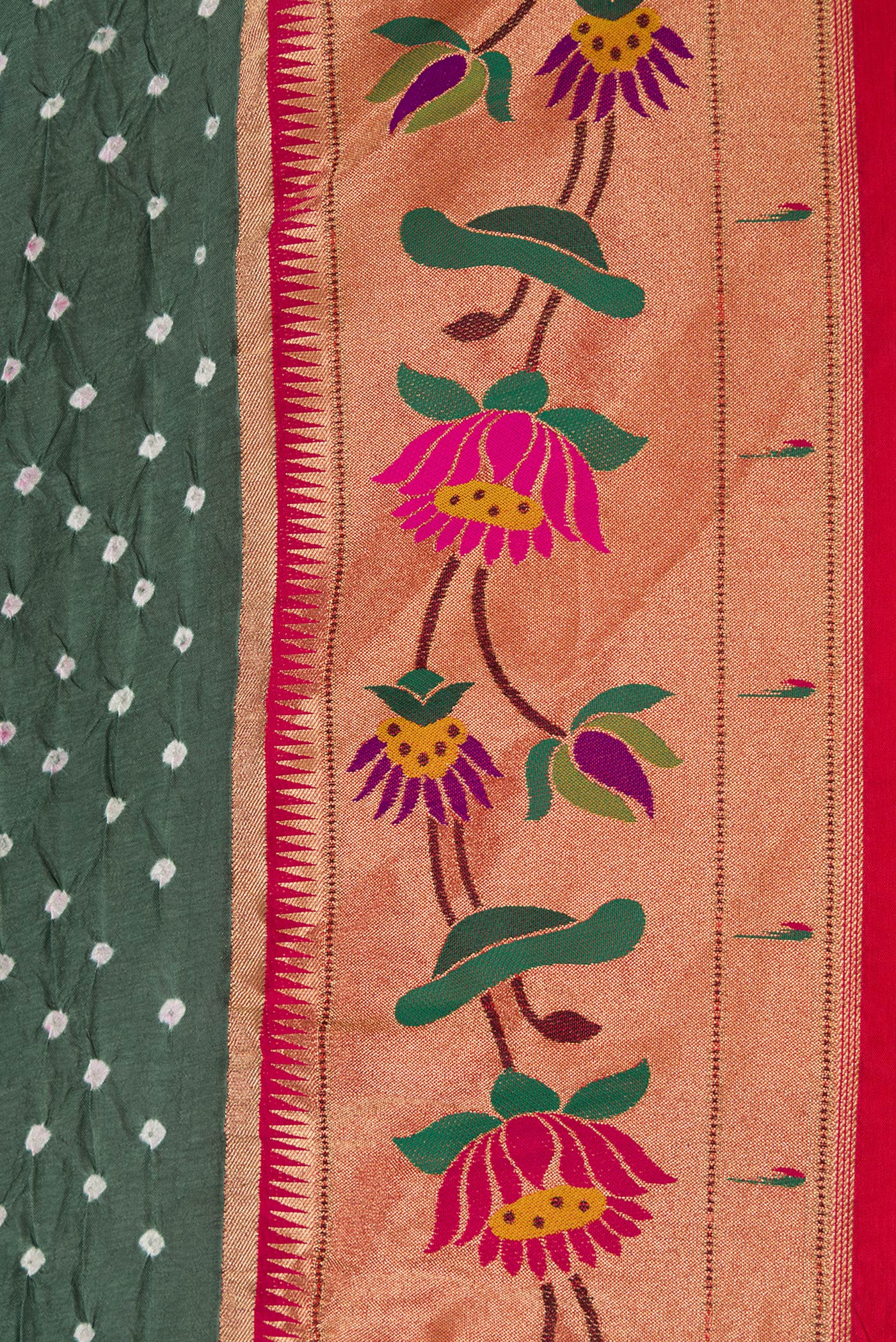 Border image of Mehandi Green Dual Tone Bandhani Silk Saree with Bandhani Print on the body and Paithani Border. 