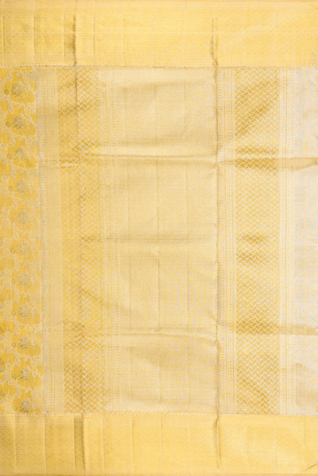 Close up image of the pallu of Gold Dual Tone Kanjivaram Tissue Silk Saree with Zari Brocade on the body and Zari Border. 