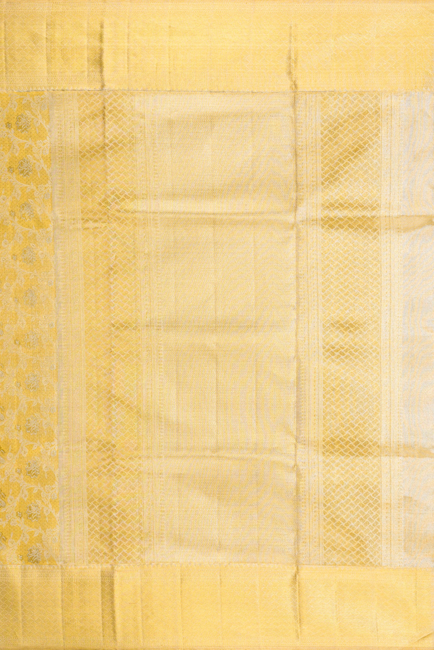 Close up image of the pallu of Gold Dual Tone Kanjivaram Tissue Silk Saree with Zari Brocade on the body and Zari Border. 