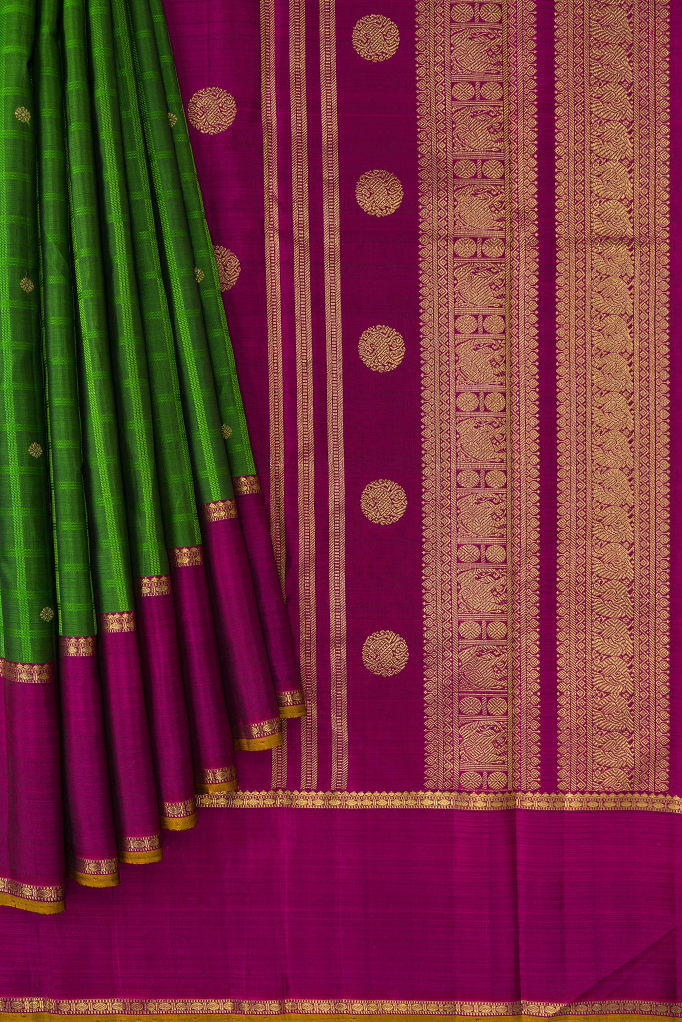 Pleats and pallu of Pure Silk Pure Zari Green Dual Tone Kanchipuram Saree with Checked design on the body and Ganga Jamuna Border. 
