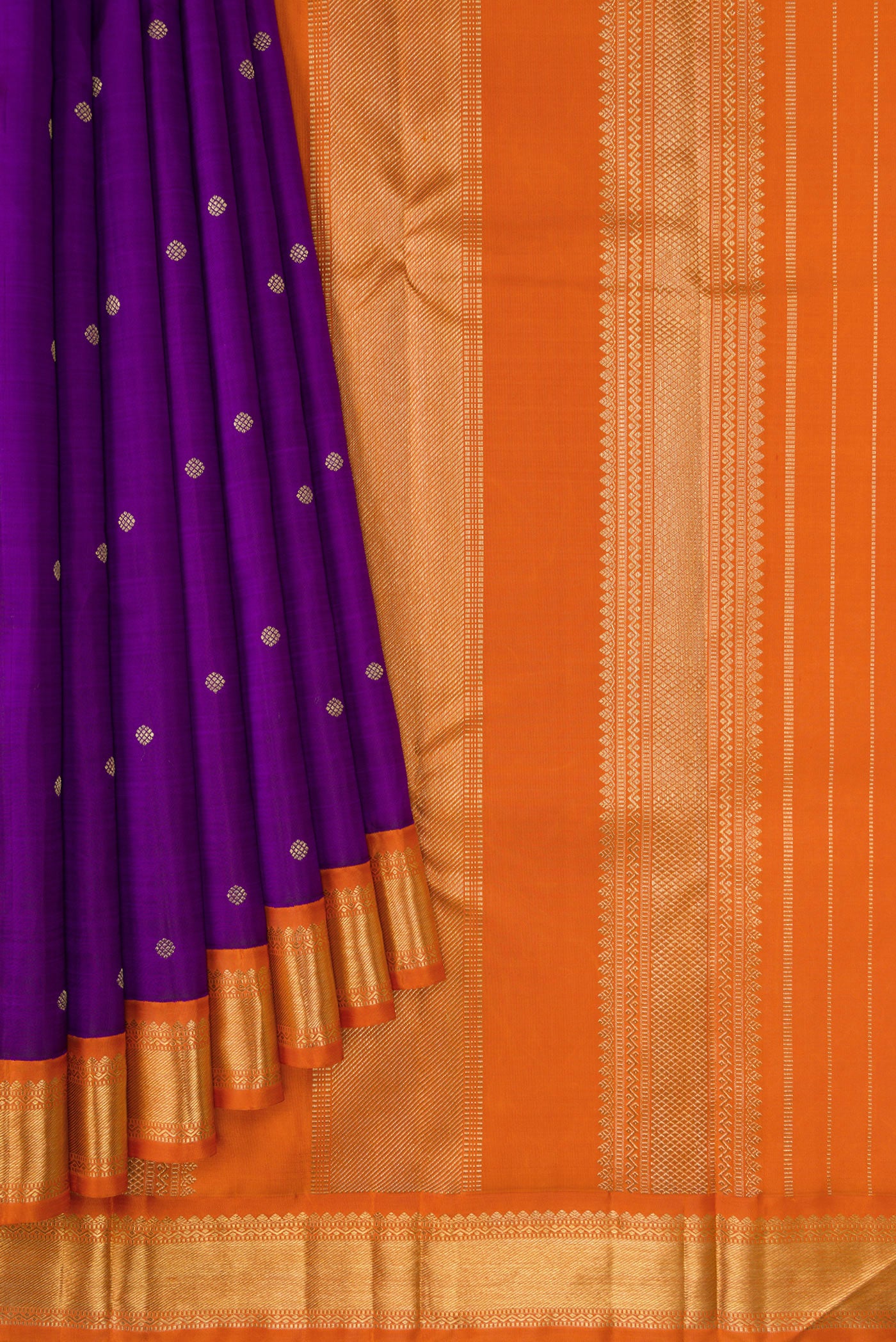 Pleats and pallu of Violet Dual Tone Kanjivaram Silk Saree with Zari Butta on the body and Zari Border. 