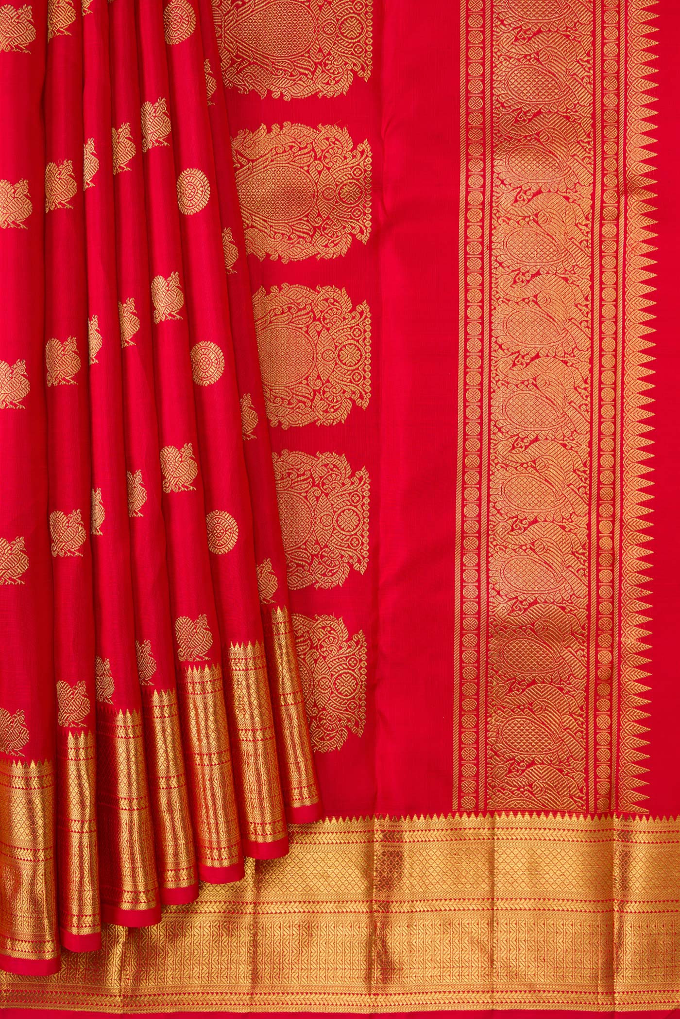 Pleats and pallu of Red Dual Tone Kanjivaram Silk Saree with Zari Butta on the body and Zari Border. 
