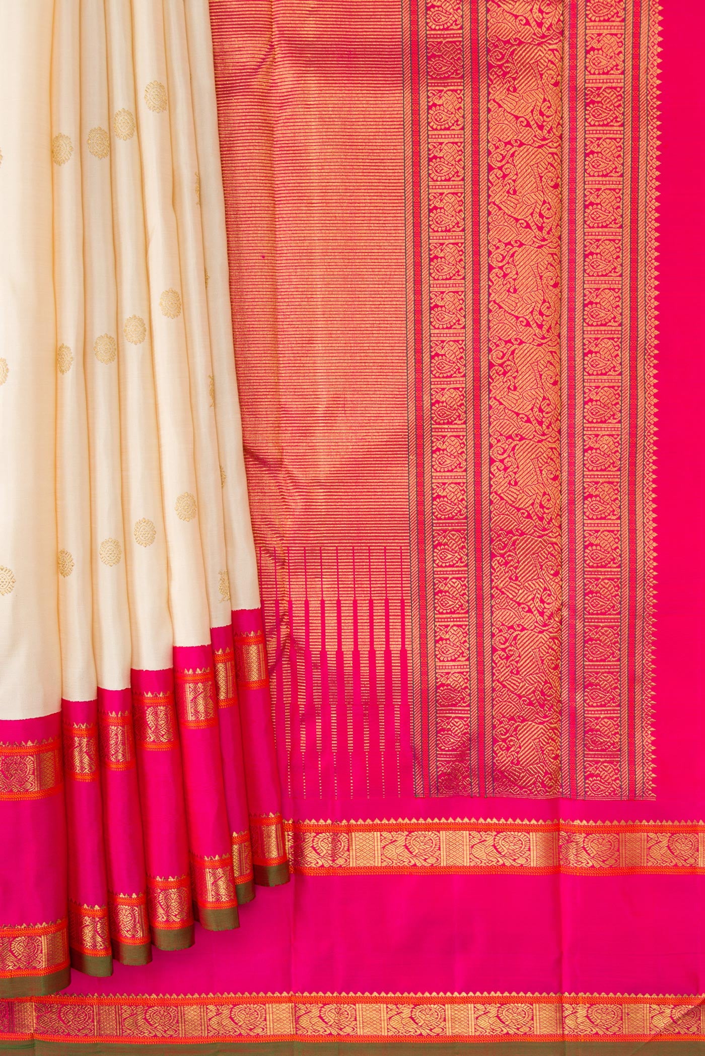 Pleats and pallu of Pure Silk Pure Zari Off White Dual Tone Kanjivaram Saree with Zari Butta on the body and Zari Border. 