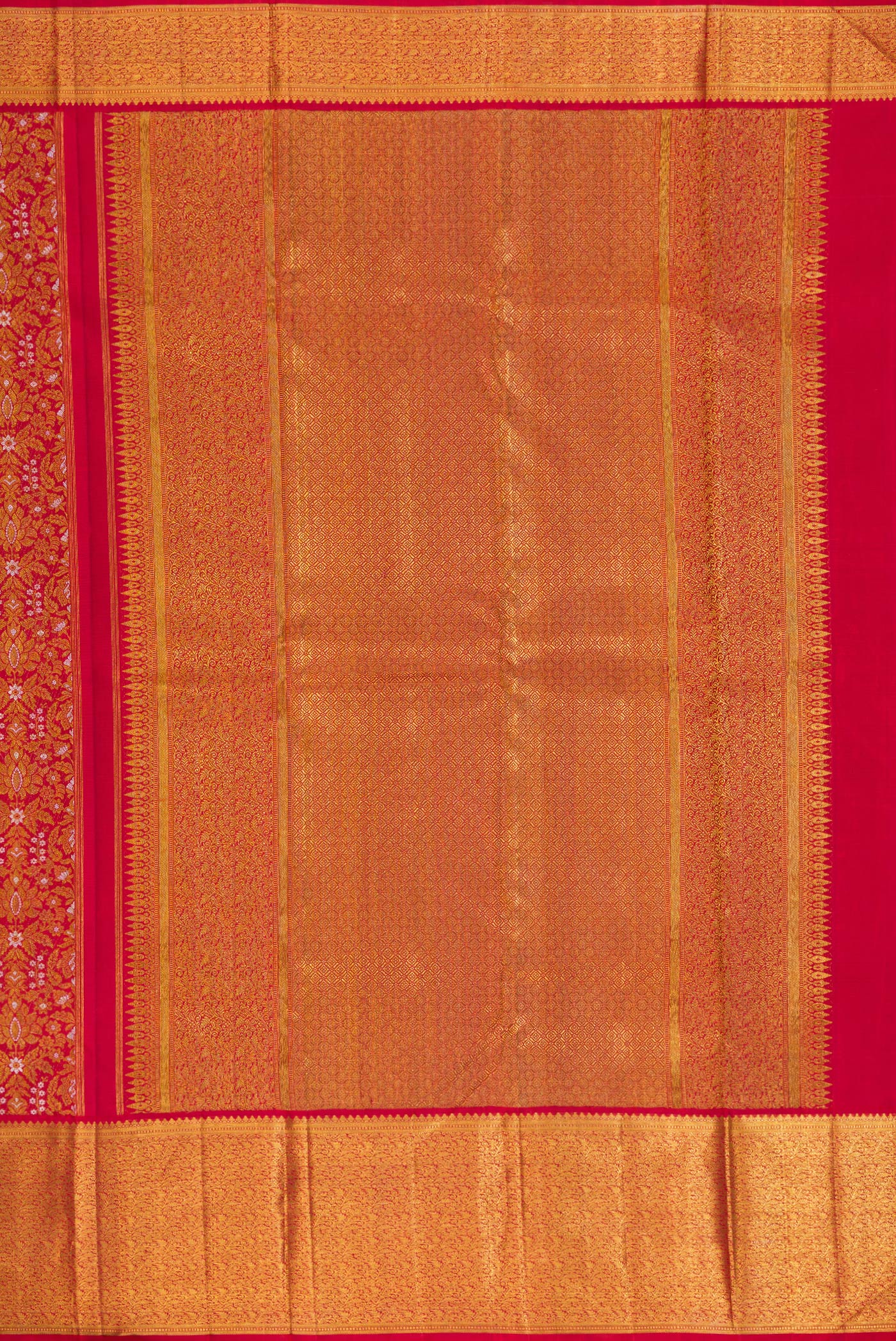 Close up image of the pallu of Red Dual Tone Kanjivaram Silk Saree with Zari Brocade on the body and Zari Border. 