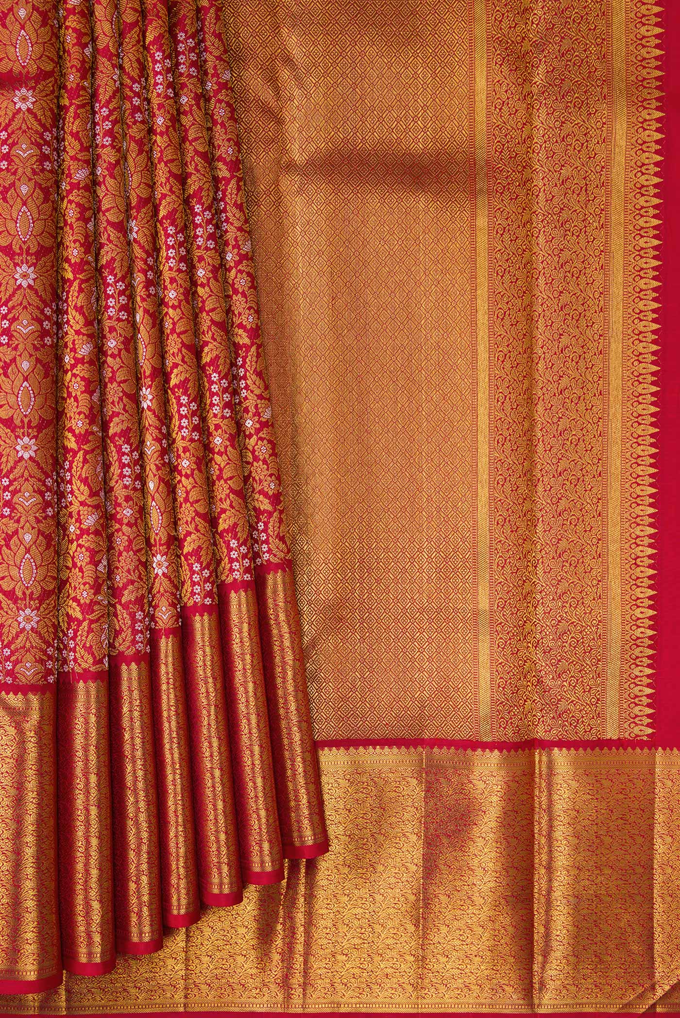 Pleats and pallu of Red Dual Tone Kanjivaram Silk Saree with Zari Brocade on the body and Zari Border. 