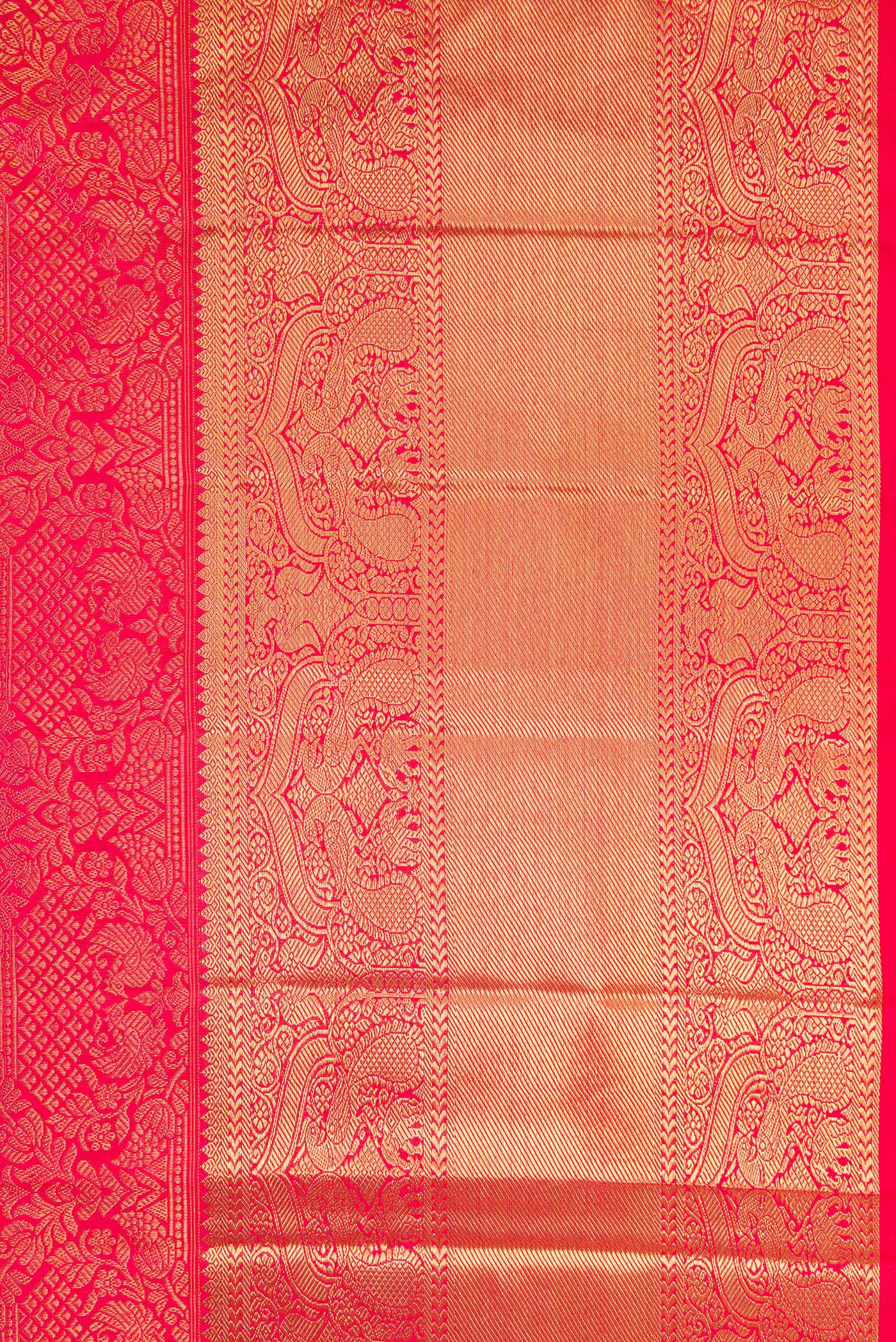 Border image of Pure Silk Pure Zari Red Dual Tone Kanjivaram Saree with Zari Brocade on the body and Zari Border. 