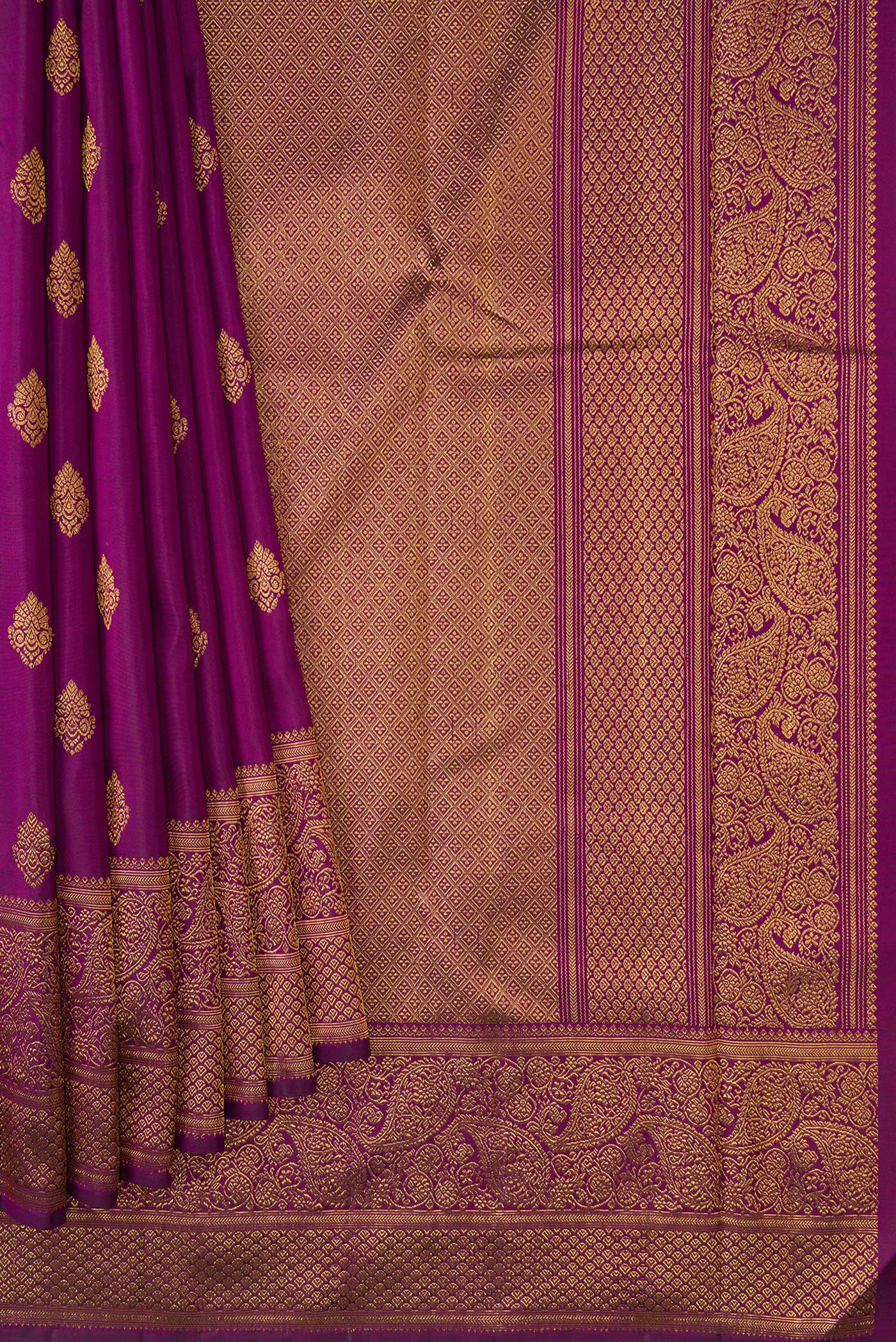Pleats and pallu of Purple Dual Tone Kanjivaram Silk Saree with Zari Butta on the body and Zari Border. 