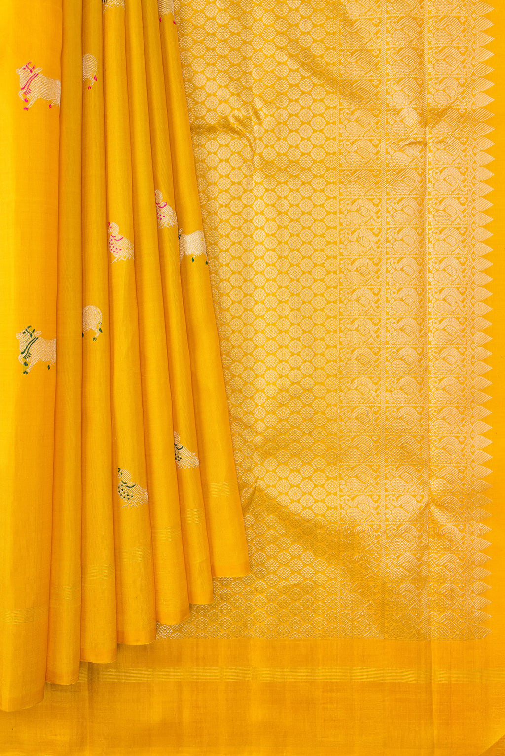 Pleats and pallu of Yellow Dual Tone Kanjivaram Silk Saree with Zari And Thread Butta on the body and Thin Zari Line. 
