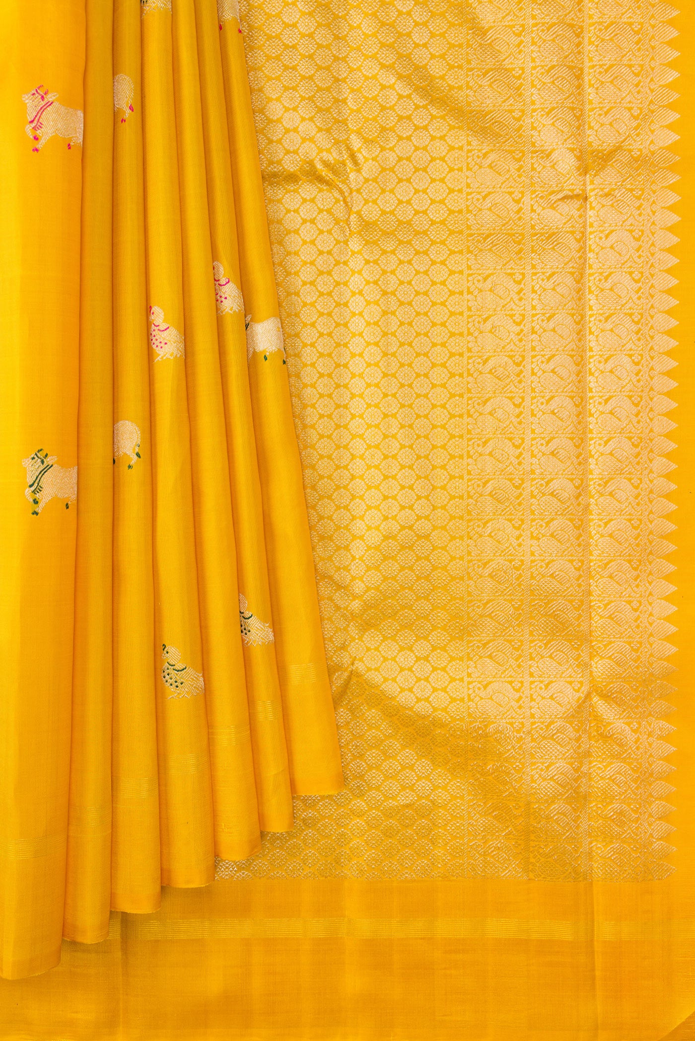 Pleats and pallu of Yellow Dual Tone Kanjivaram Silk Saree with Zari And Thread Butta on the body and Thin Zari Line. 