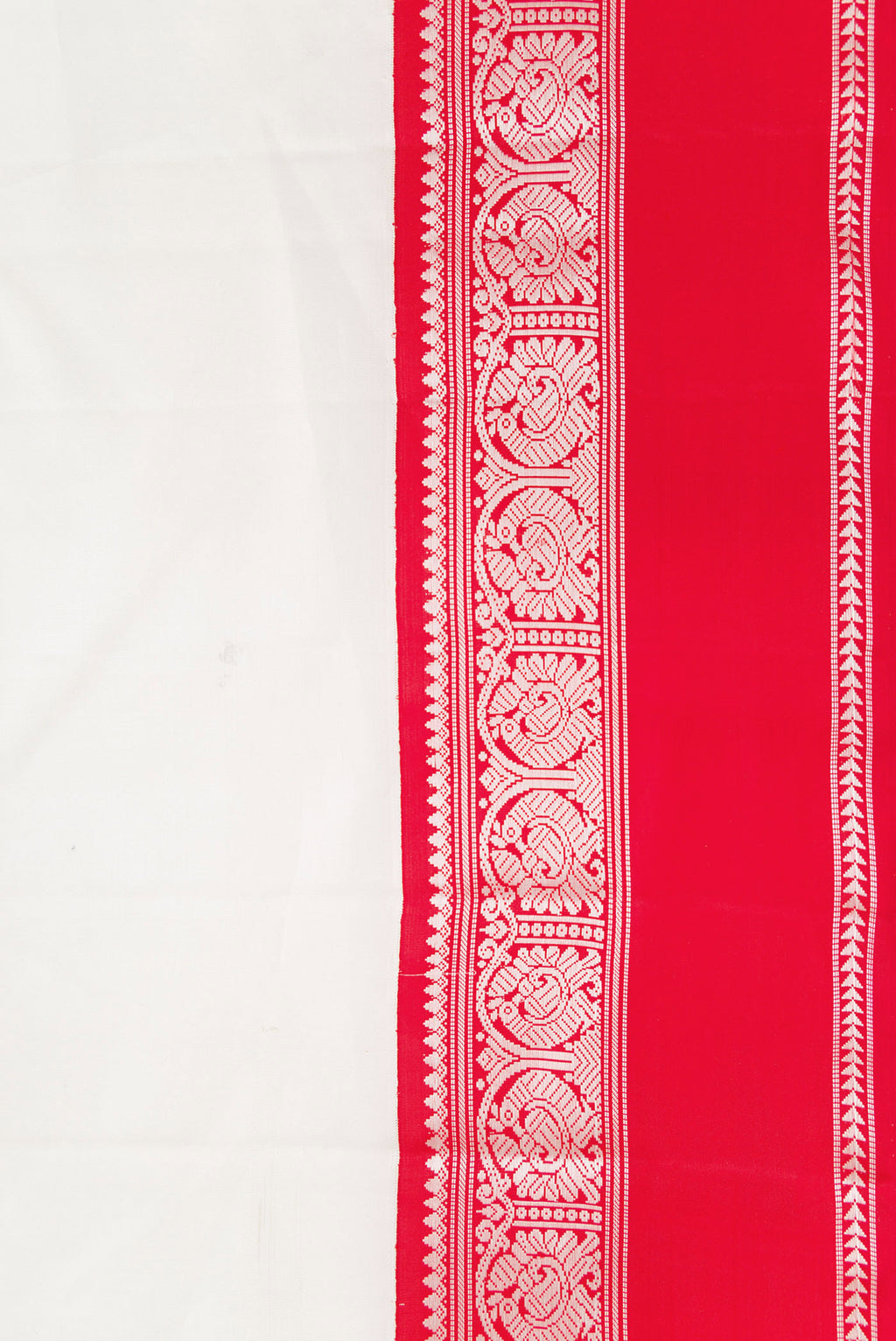 Border image of White Dual Tone Kanjivaram Silk Saree with Plain Body and Ganga Jamuna Border. 
