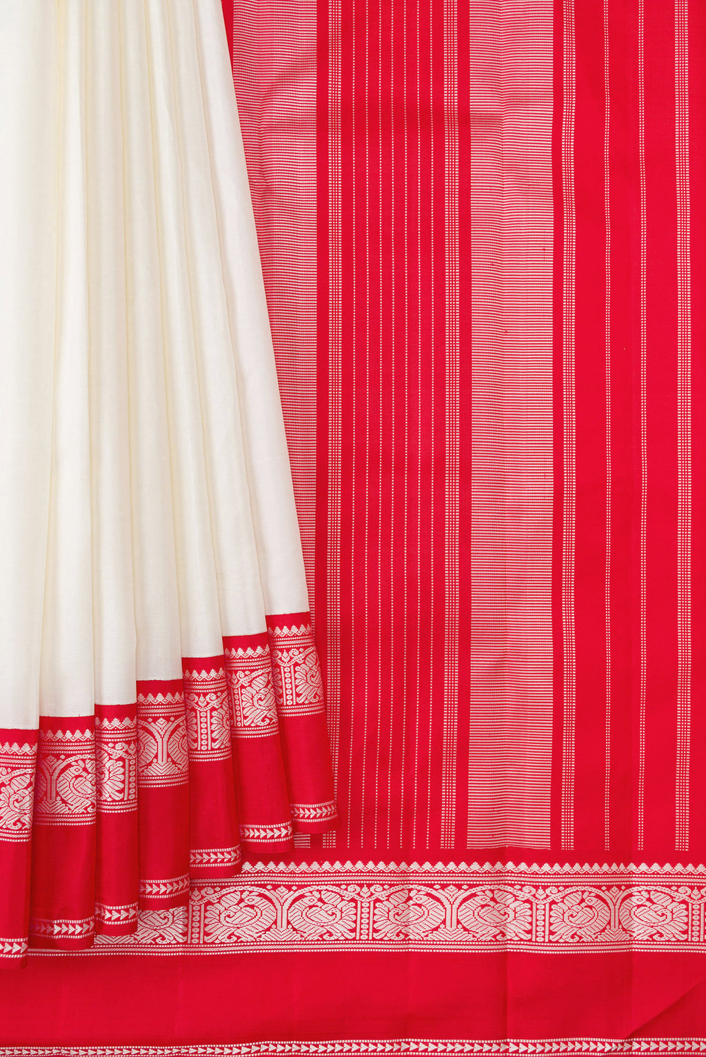 Pleats and pallu of White Dual Tone Kanjivaram Silk Saree with Plain Body and Ganga Jamuna Border. 