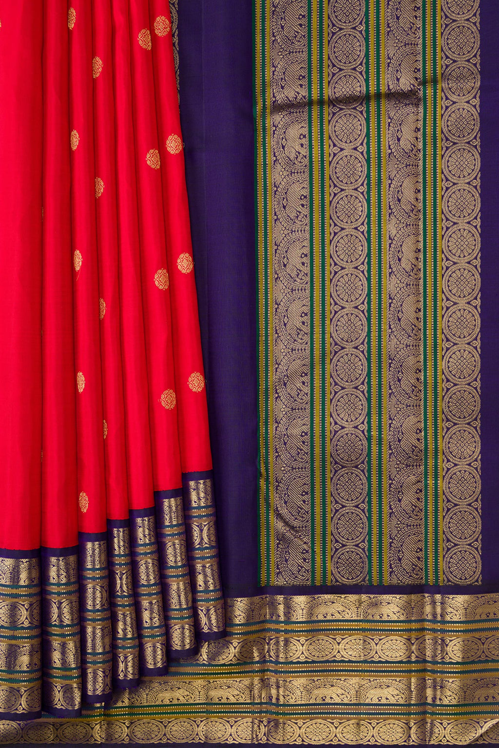 Pleats and pallu of Red Dual Tone Kanjivaram Silk Saree with Zari Butta on the body and Zari Border. 