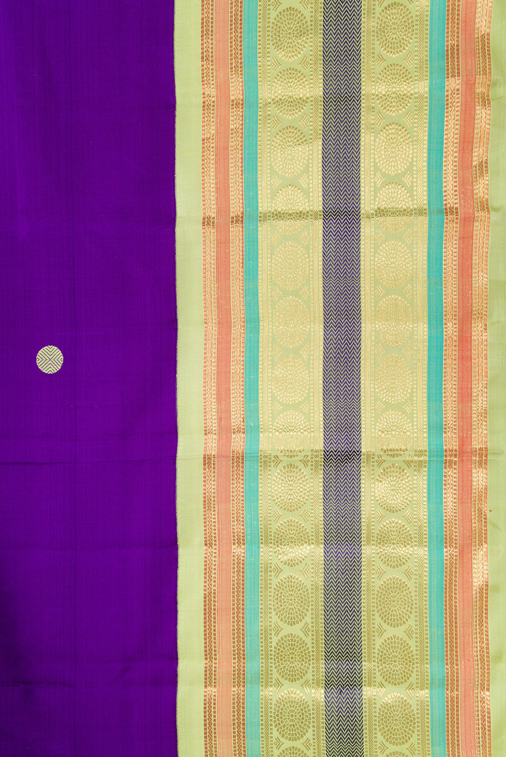 Border image of Violet Dual Tone Kanjivaram Silk Saree with Thread Butta on the body and Zari And Thread Border. 