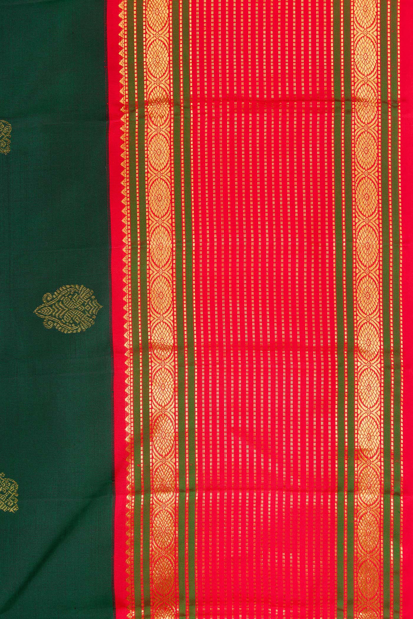 Border image of Pure Silk Pure Zari Green Dual Tone Kanjivaram Saree with Zari Butta on the body and Zari Border. 