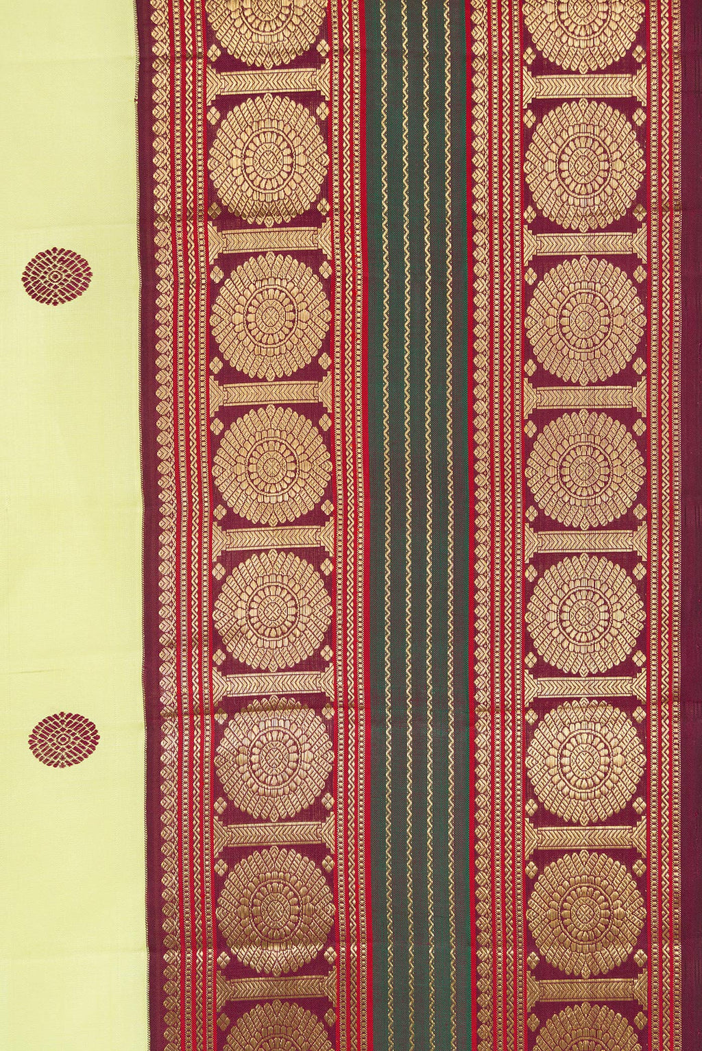Border image of Pure Silk Pure Zari Parrot Green Dual Tone Kanjivaram Saree with Thread Butta on the body and Zari Border. 