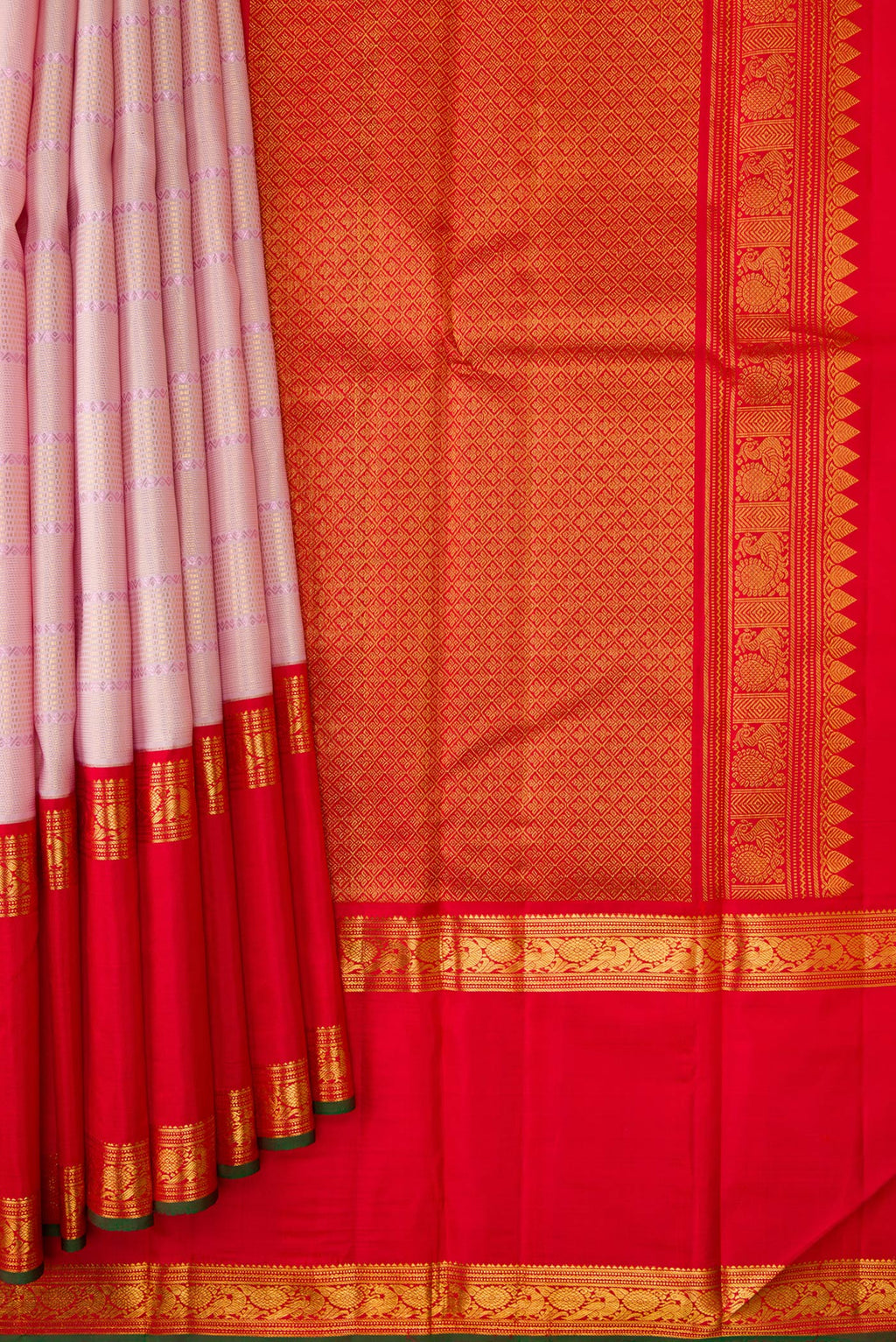 Pleats and pallu of Pink Dual Tone Kanchipuram Silk Saree with Checked design on the body and Zari Border. 
