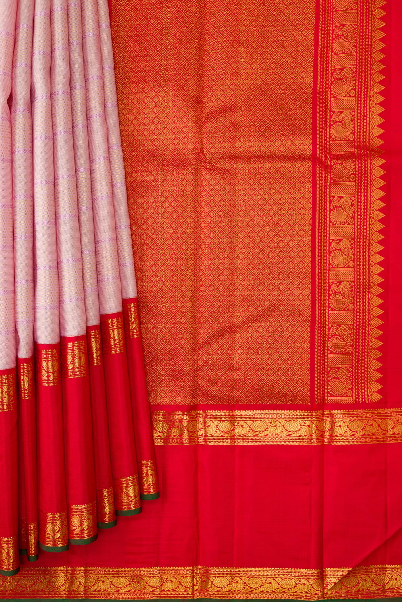 Pleats and pallu of Pink Dual Tone Kanchipuram Silk Saree with Checked design on the body and Zari Border. 