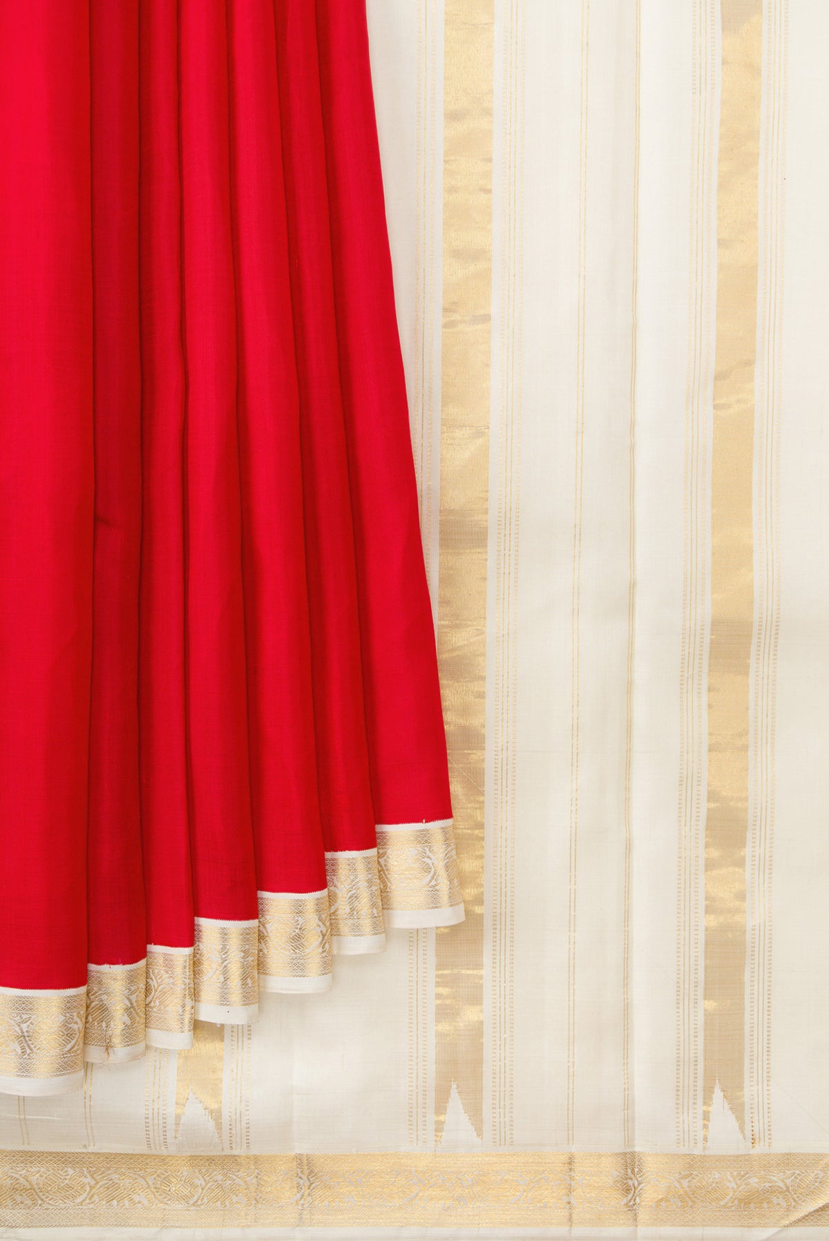 Pleats and pallu of Red Dual Tone Kanjivaram Silk Saree with Plain Body and Zari Border. 