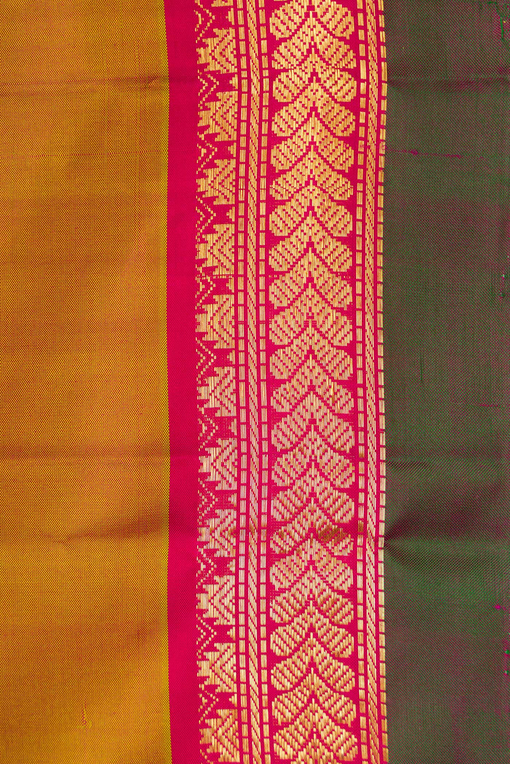 Border image of Pure Silk Pure Zari Mehandi Green Dual Tone Kanjivaram Saree with Plain Body and Zari Border. 