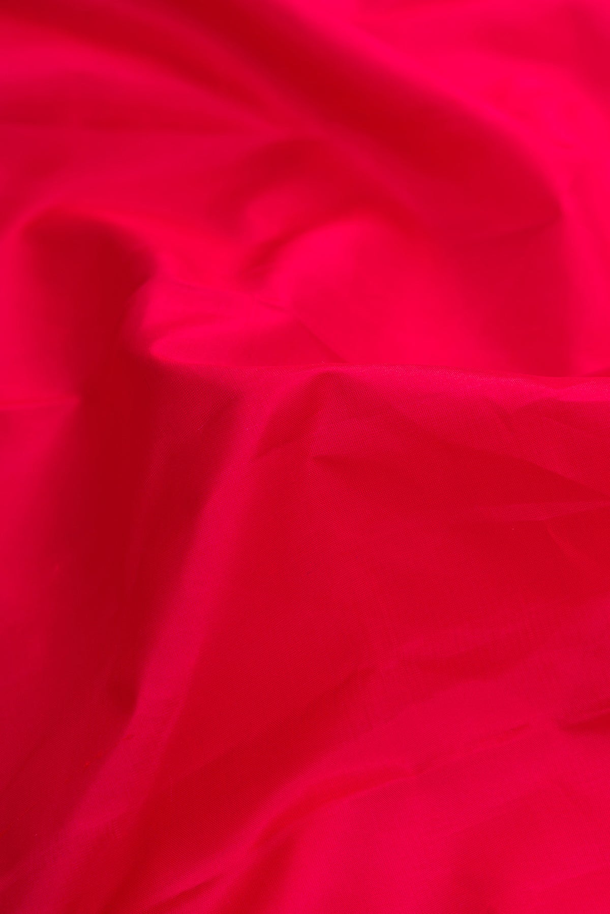 Close up of Dark Pink Dual Tone Kanjivaram Silk Saree with Plain Body and Zari Border.  displaying folds