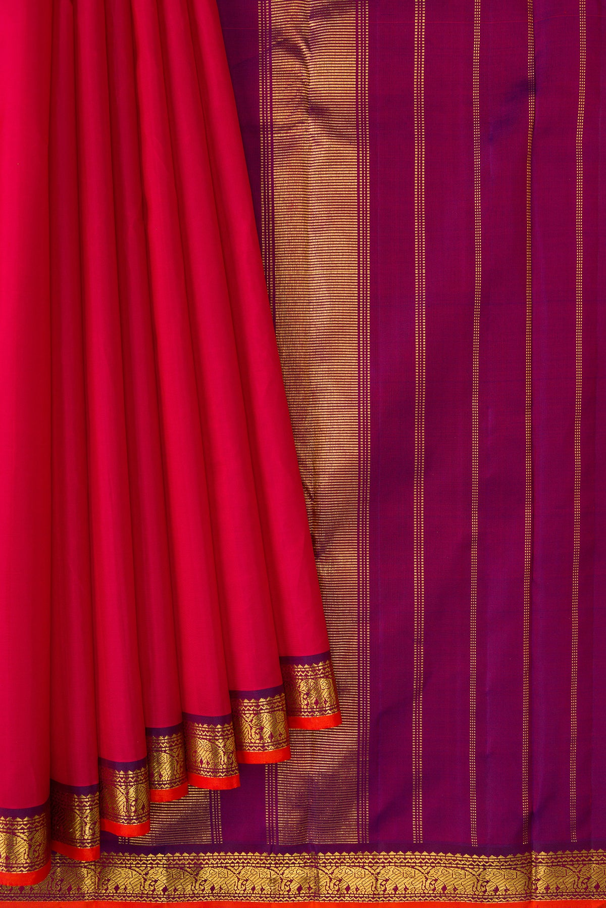 Pleats and pallu of Dark Pink Dual Tone Kanjivaram Silk Saree with Plain Body and Zari Border. 