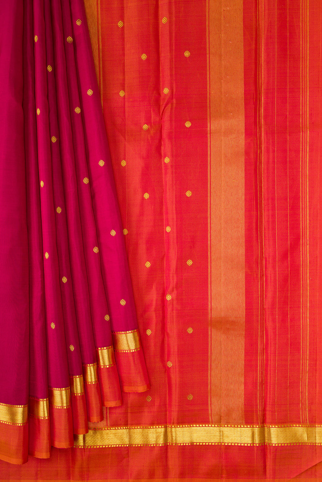 Pleats and pallu of Dark Mauve Dual Tone Kanchipuram Silk Saree with Zari Butta on the body and Zari Border. 
