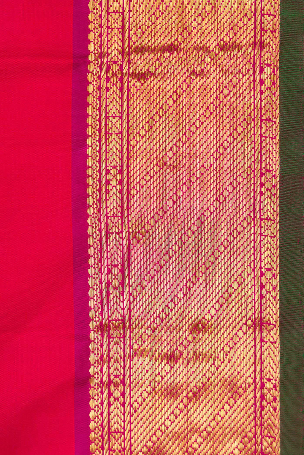 Border image of Pure Silk Pure Zari Dark Pink Dual Tone Kanchipuram Saree with Plain Body and Zari Border. 