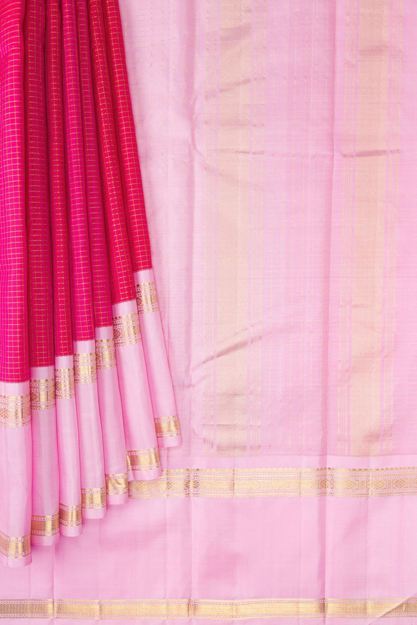 Pleats and pallu of Pink Dual Tone Kanjivaram Silk Saree with Checked design on the body and Zari Border. 