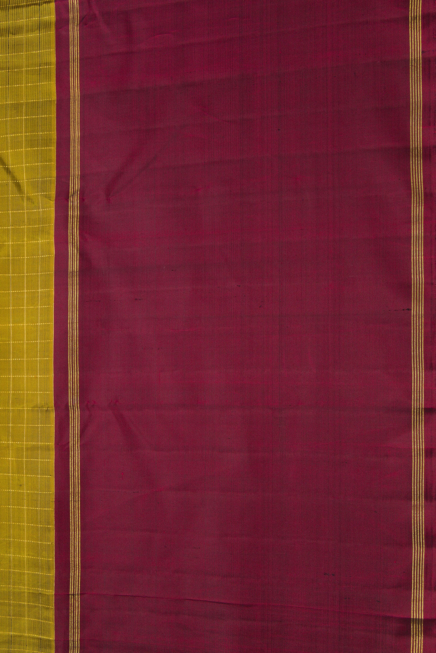 Border image of Mehandi Green Dual Tone Kanjivaram Silk Saree with Checked design on the body and Ganga Jamuna Border. 