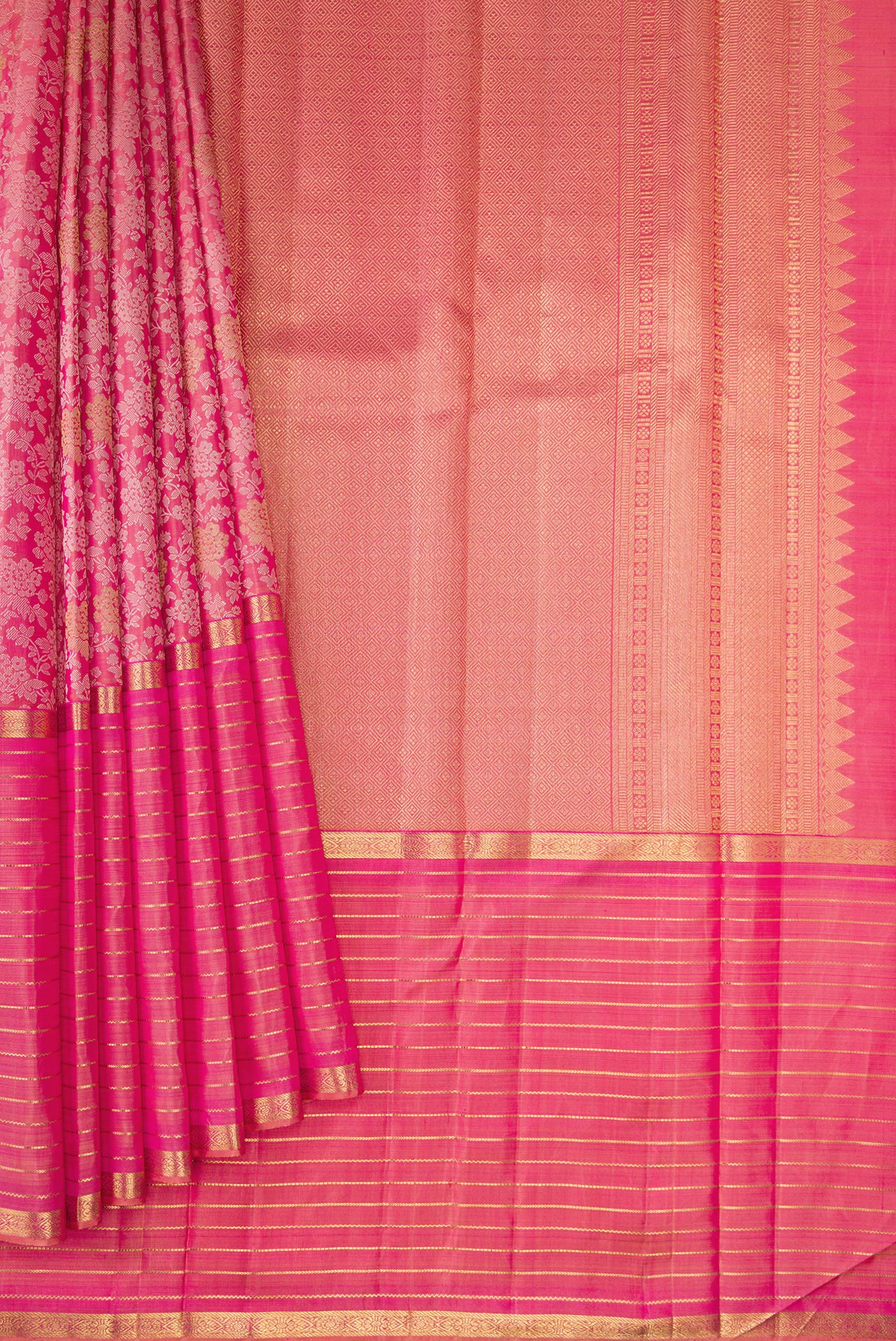 Pleats and pallu of Pink Dual Tone Kanchipuram Silk Saree with Jacquard With Zari Butta on the body and Zari Border. 