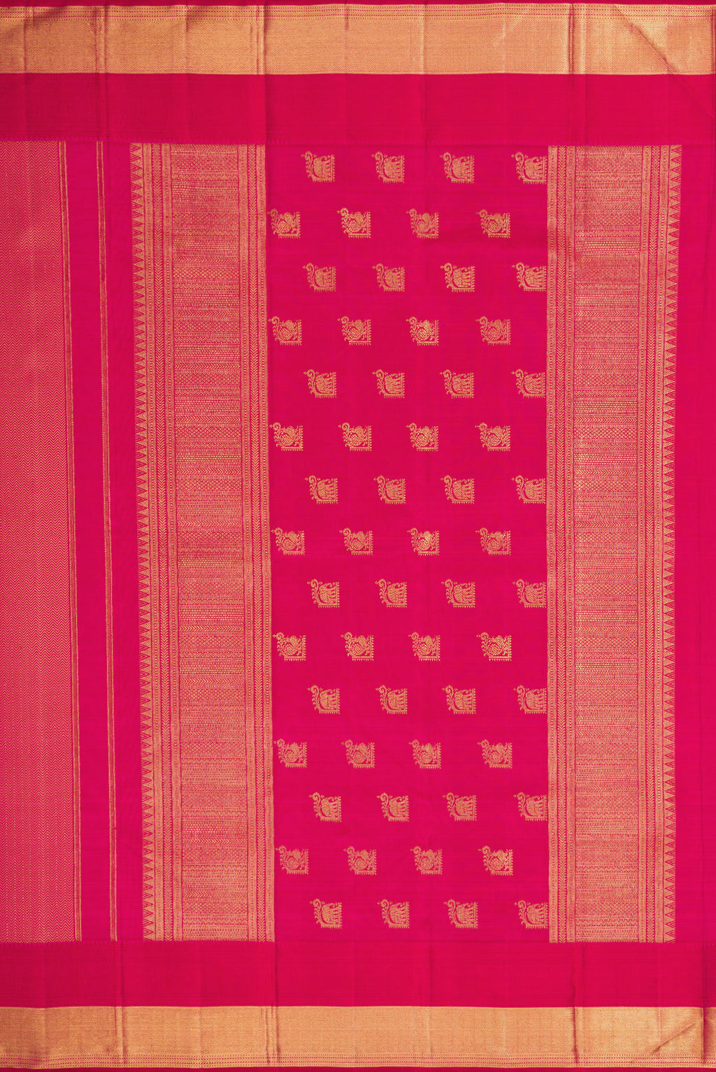 Close up image of the pallu of Dark Pink Dual Tone Kanchipuram Silk Saree with Jacquard design on the body and Zari Border. 