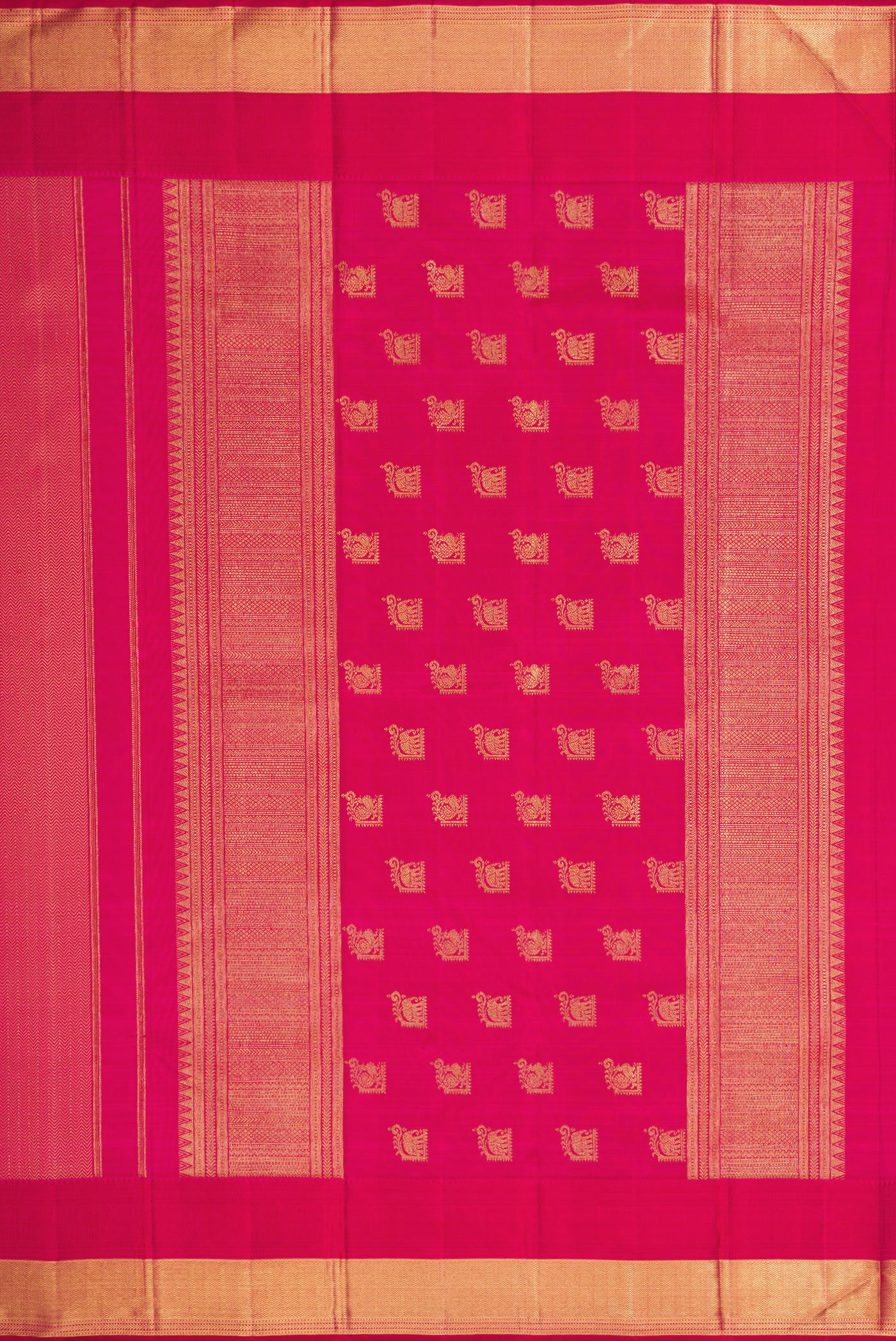 Close up image of the pallu of Dark Pink Dual Tone Kanchipuram Silk Saree with Jacquard design on the body and Zari Border. 