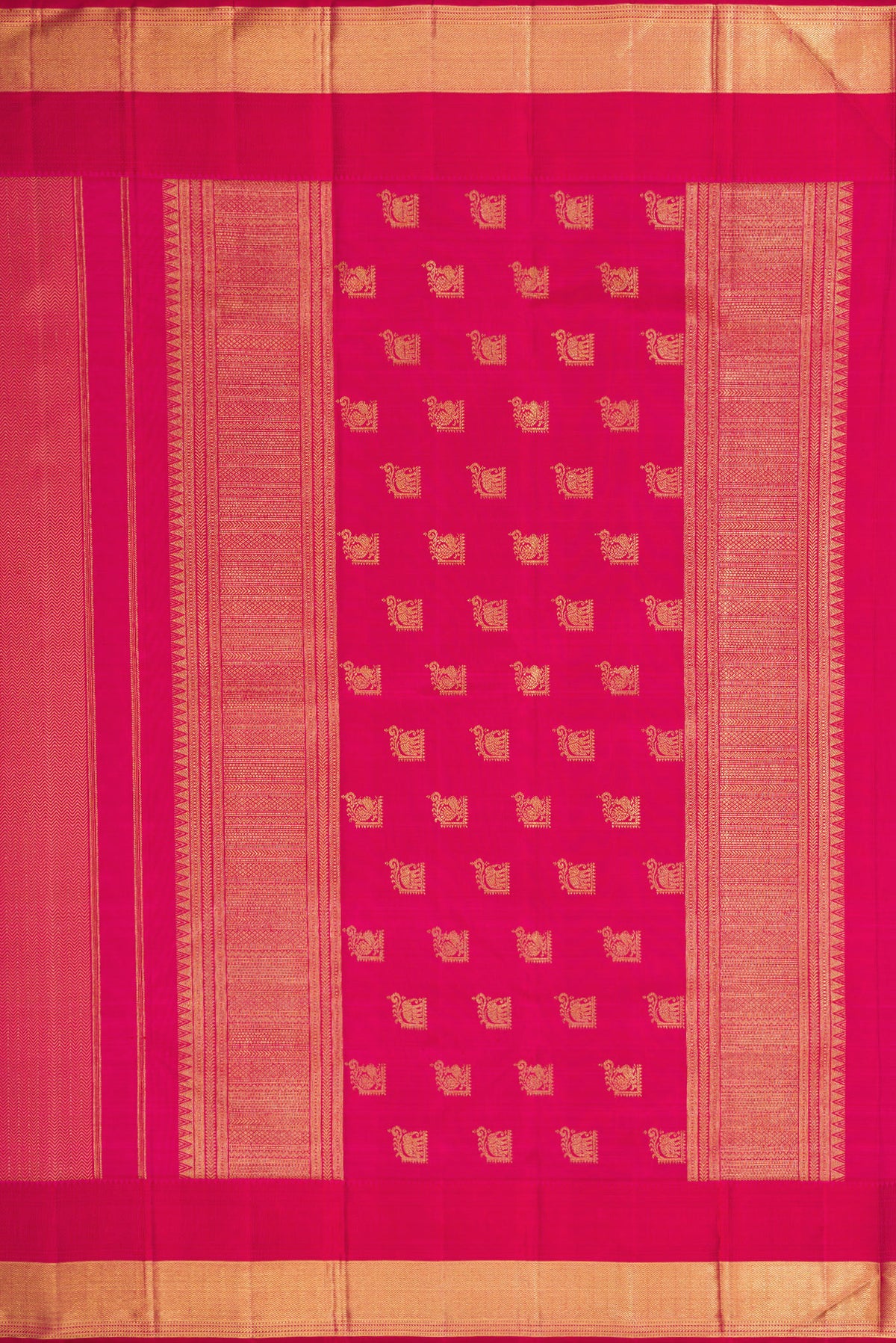 Close up image of the pallu of Dark Pink Dual Tone Kanchipuram Silk Saree with Jacquard design on the body and Zari Border. 