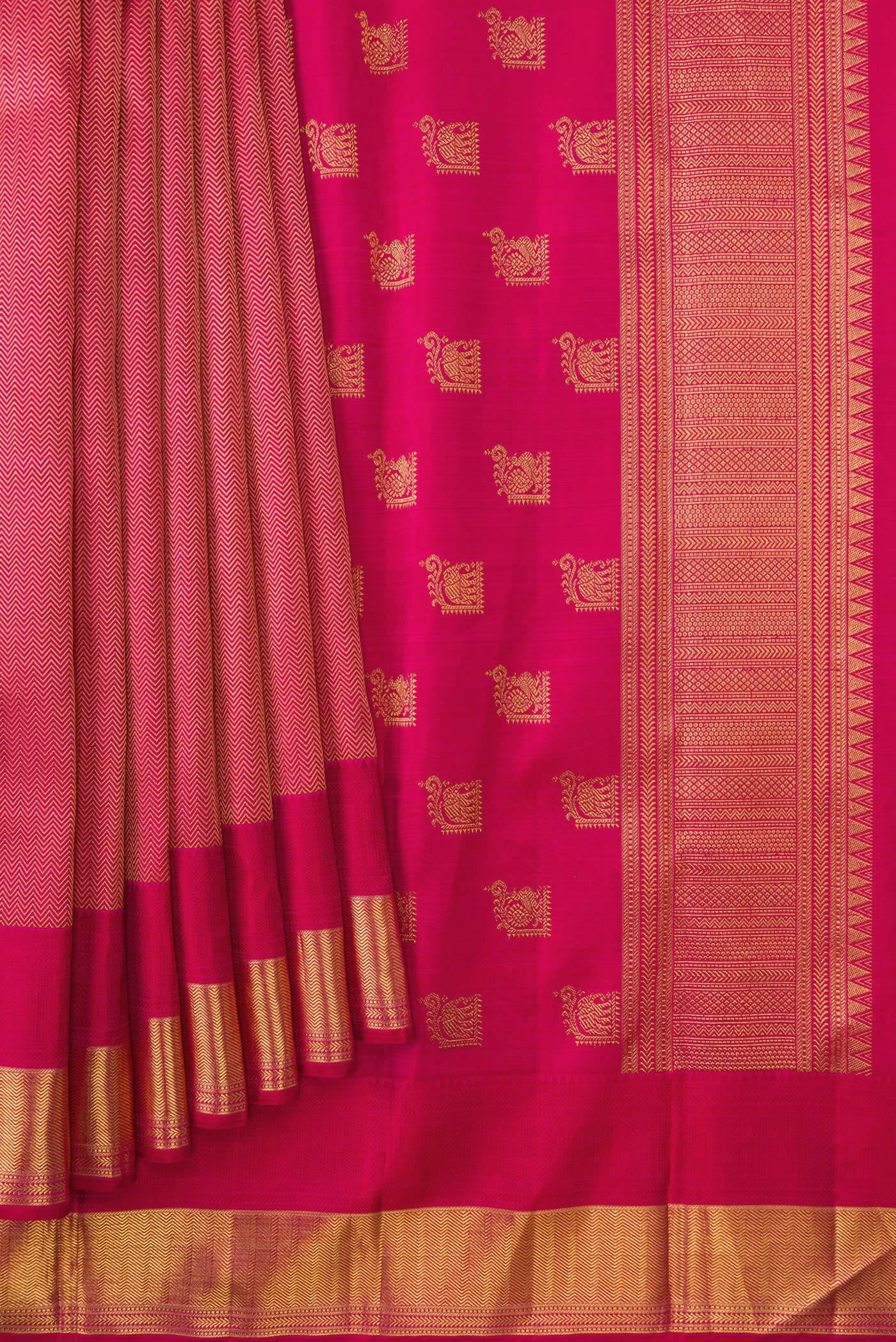 Pleats and pallu of Dark Pink Dual Tone Kanchipuram Silk Saree with Jacquard design on the body and Zari Border. 