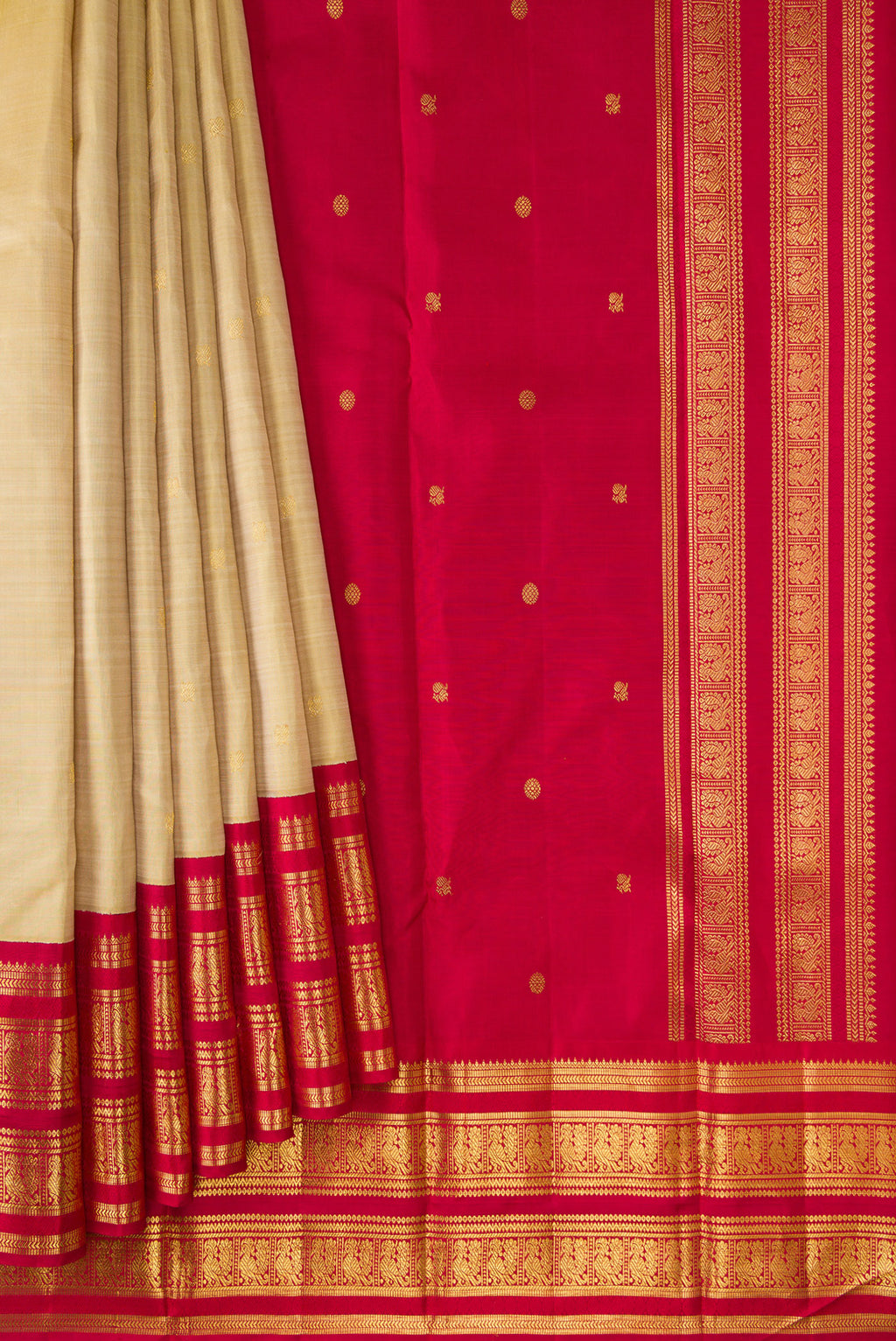 Pleats and pallu of Dark Beige Dual Tone Kanchipuram Silk Saree with Zari Butta on the body and Zari Border. 