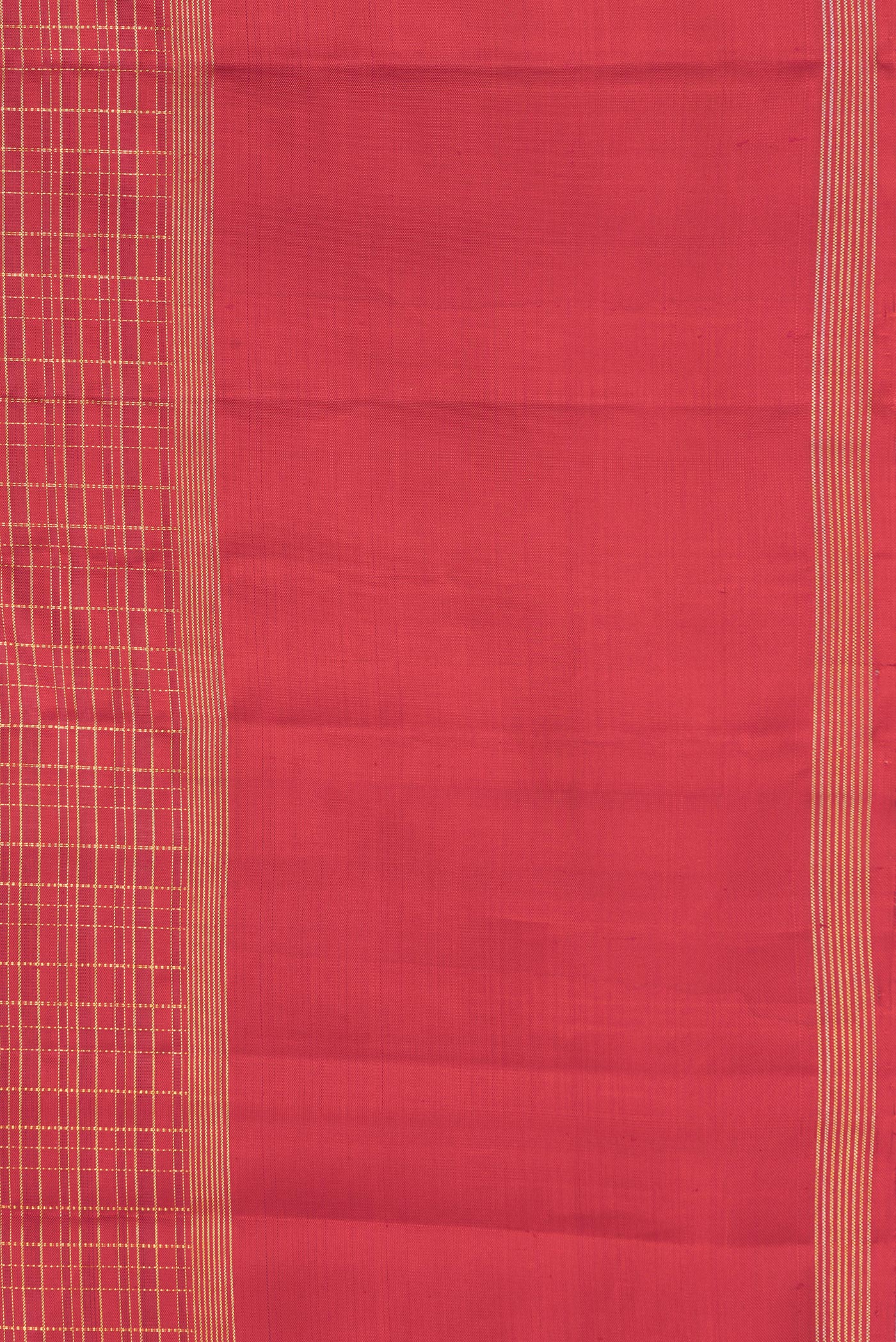 Border image of Dark Pink Dual Tone Kanchipuram Silk Saree with Checked design on the body and Zari Border. 
