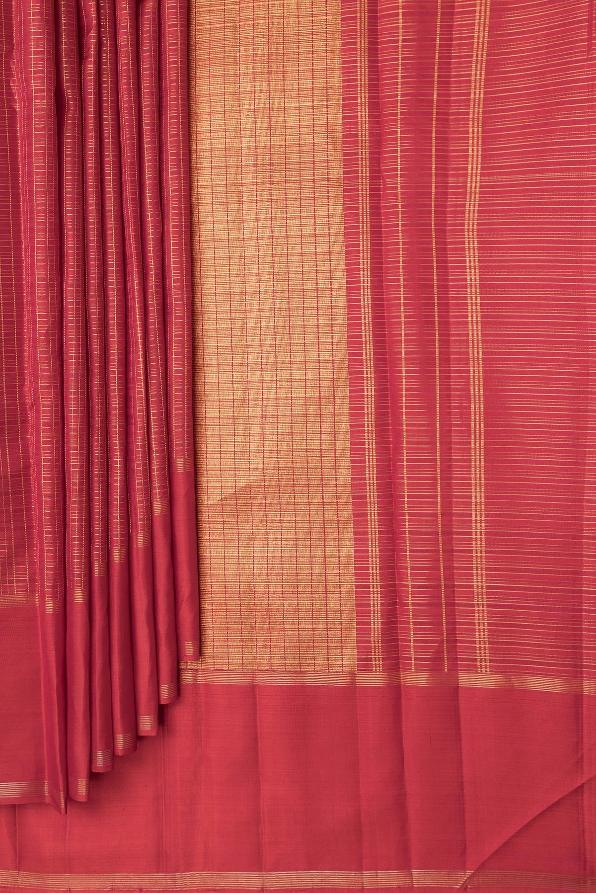 Pleats and pallu of Dark Pink Dual Tone Kanchipuram Silk Saree with Checked design on the body and Zari Border. 