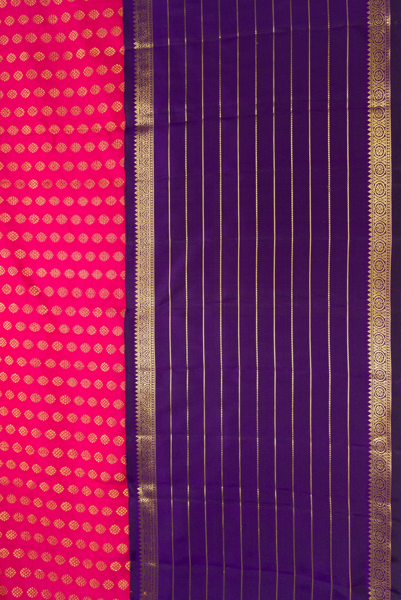 Border image of Pink Dual Tone Kanchipuram Silk Saree with Zari Butta on the body and Zari Border. 