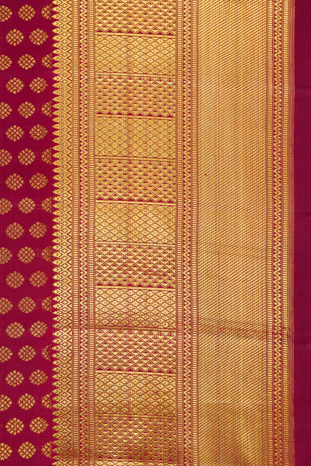Border image of Maroon Dual Tone Kanchipuram Silk Saree with Zari Brocade on the body and Zari Border. 