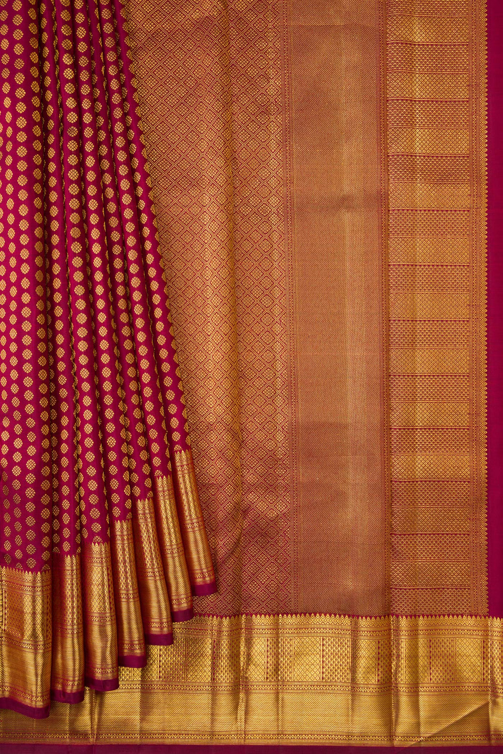 Pleats and pallu of Maroon Dual Tone Kanchipuram Silk Saree with Zari Brocade on the body and Zari Border. 