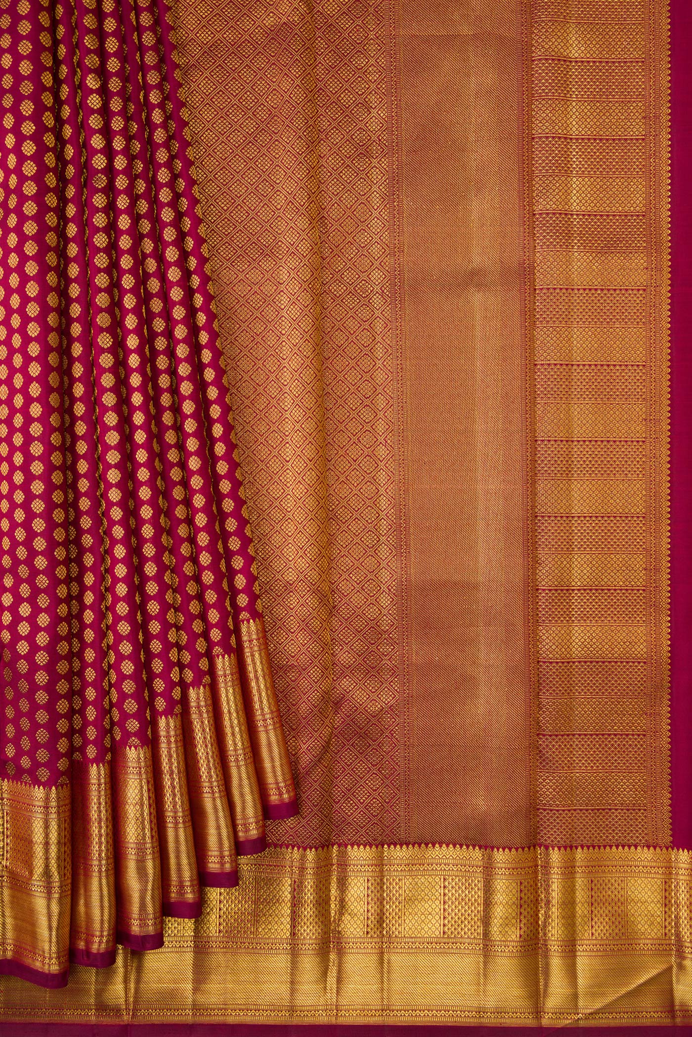 Pleats and pallu of Maroon Dual Tone Kanchipuram Silk Saree with Zari Brocade on the body and Zari Border. 