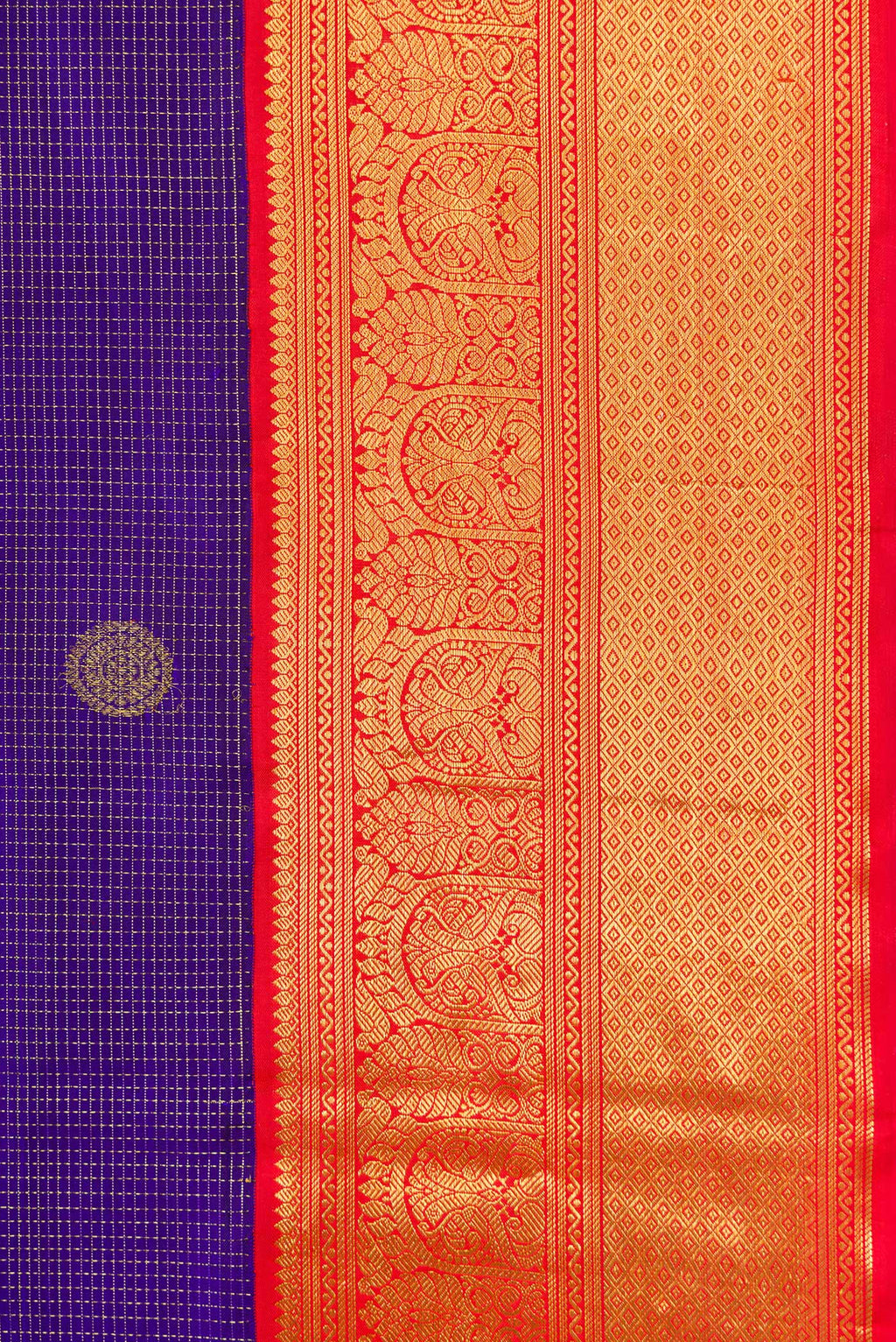 Border image of Royal Blue Dual Tone Kanchipuram Silk Saree with Checked design on the body and Zari Border. 